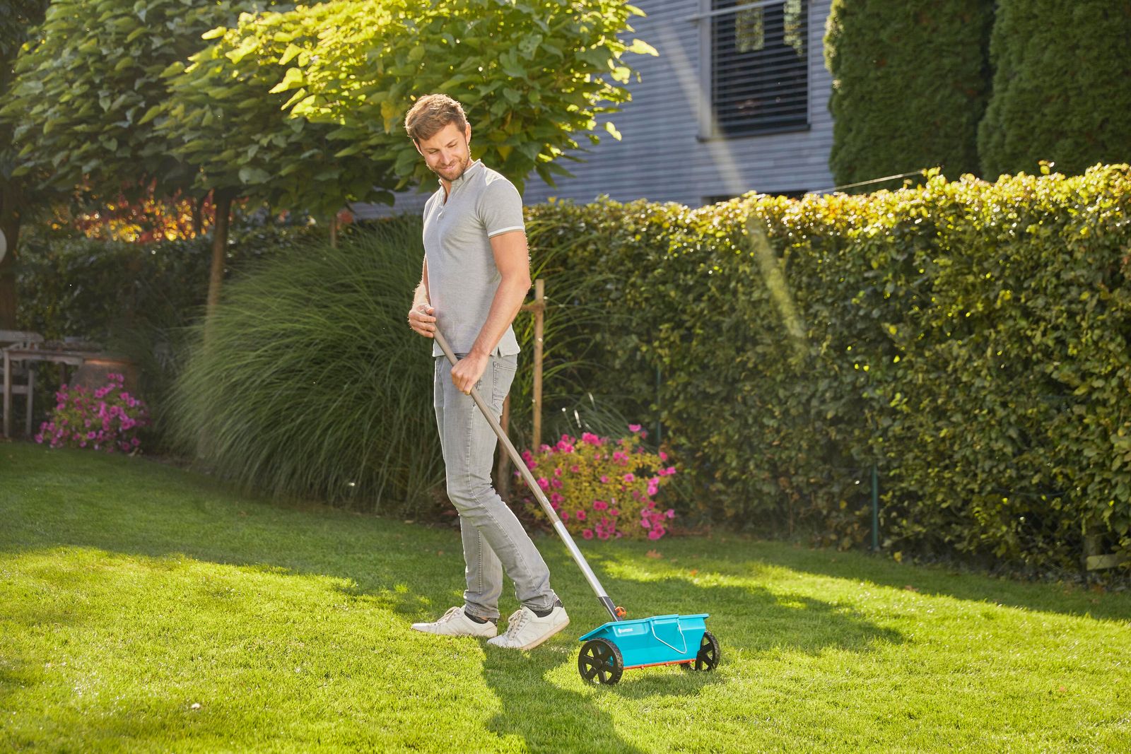 Gardena Combisystem Streuwagen Dngerwagen 420-20 3 Liter Streuwalze 40 cm  Streubreite blau Streugert Streuer Dngewagen Saatwagen Rasensamenstreuer  | STABILO ...mehr als nur Baumarkt!