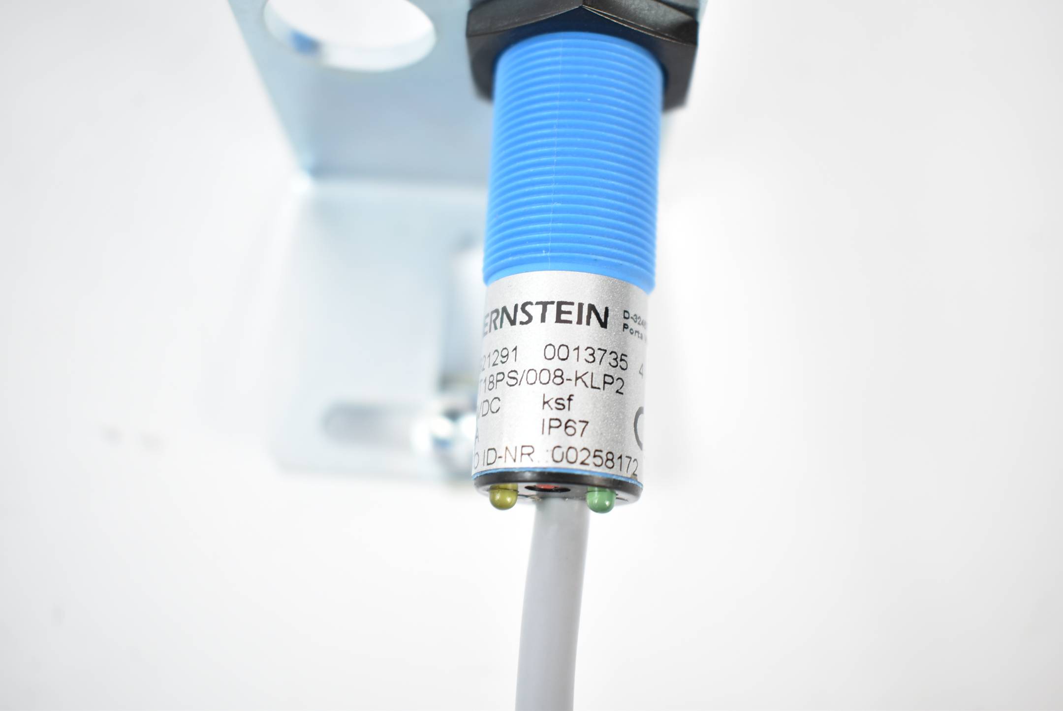Bernstein Näherungsschalter inkl. Halterung KCN-T18PS/008