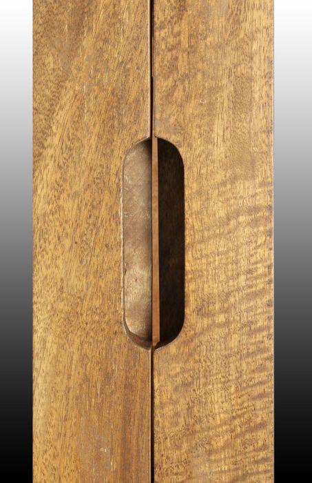 GAUDI Vitrine 88x175 cm Massivholz Mango – Vitrinenschrank mit 2 Glas- und 2 Holztüren GAUDI Vitrine 88x175 cm Massivholz Mango – Vitrinenschrank mit 2 Glas- und 2 Holztüren
