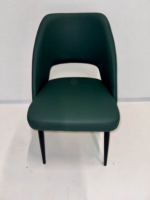 Polsterstuhl Grün in Lederoptik – Moderner Esszimmerstuhl mit schwarzem Metallgestell Polsterstuhl Grün in Lederoptik – Moderner Esszimmerstuhl mit schwarzem Metallgestell