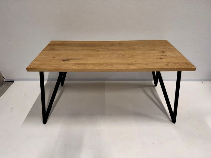 Esstisch Massivholz Eiche 200 x 80 cm – Handgefertigter Esstisch mit 3,5 cm starker Tischplatte Esstisch Massivholz Eiche 200 x 80 cm – Handgefertigter Esstisch mit 3,5 cm starker Tischplatte