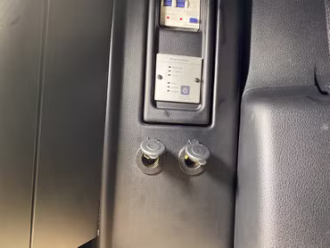 Zusätzliche 12V Steckdosen und USB Steckdosen in der Küchenzeile des Mercedes-Benz Marco Polo - inkl. Einbau