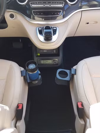 The deluxe accessories starter pack for the Mercedes-Benz Marco Polo contains items see description