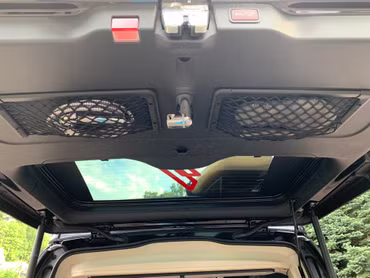 The deluxe accessories starter pack for the Mercedes-Benz Marco Polo contains items see description