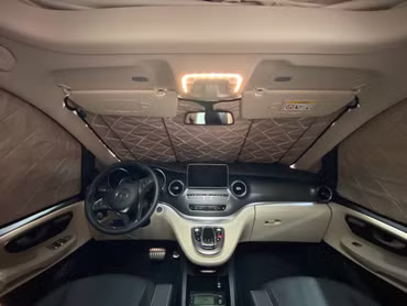 The deluxe accessories starter pack for the Mercedes-Benz Marco Polo contains items see description