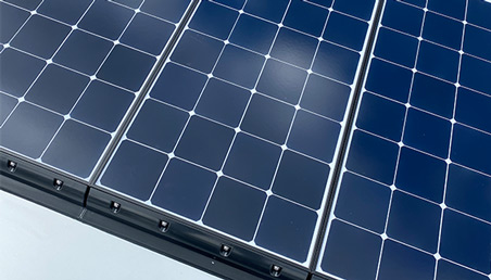 Solarmodule und Batterien