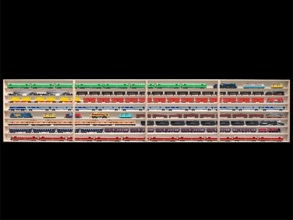 3,20 m 8Fach HO Vitrine für Regal mit Nuten für Spur H0 4E44ALRMM