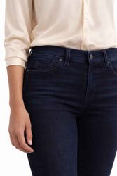 Skinzee-Flare-0679M--6-.jpg Skinzee-Flare-0679M--6-.jpg