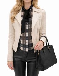 C-Corin-Creme-5-.jpg C-Corin-Creme-5-.jpg