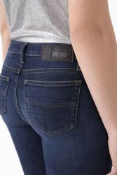 Skinzee-R10B8--5-.jpg Skinzee-R10B8--5-.jpg