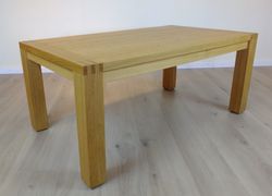 Moderne Massivholzmöbel aus Eiche und massive Landhausmöbel nach Mass