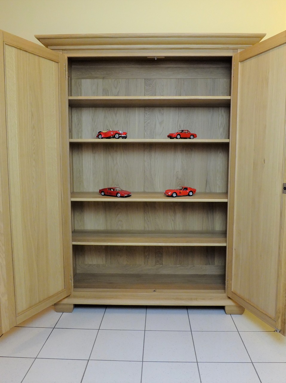 Perigo Porzellanschrank / Dielenschrank / Flurschrank / 2-türig Eiche