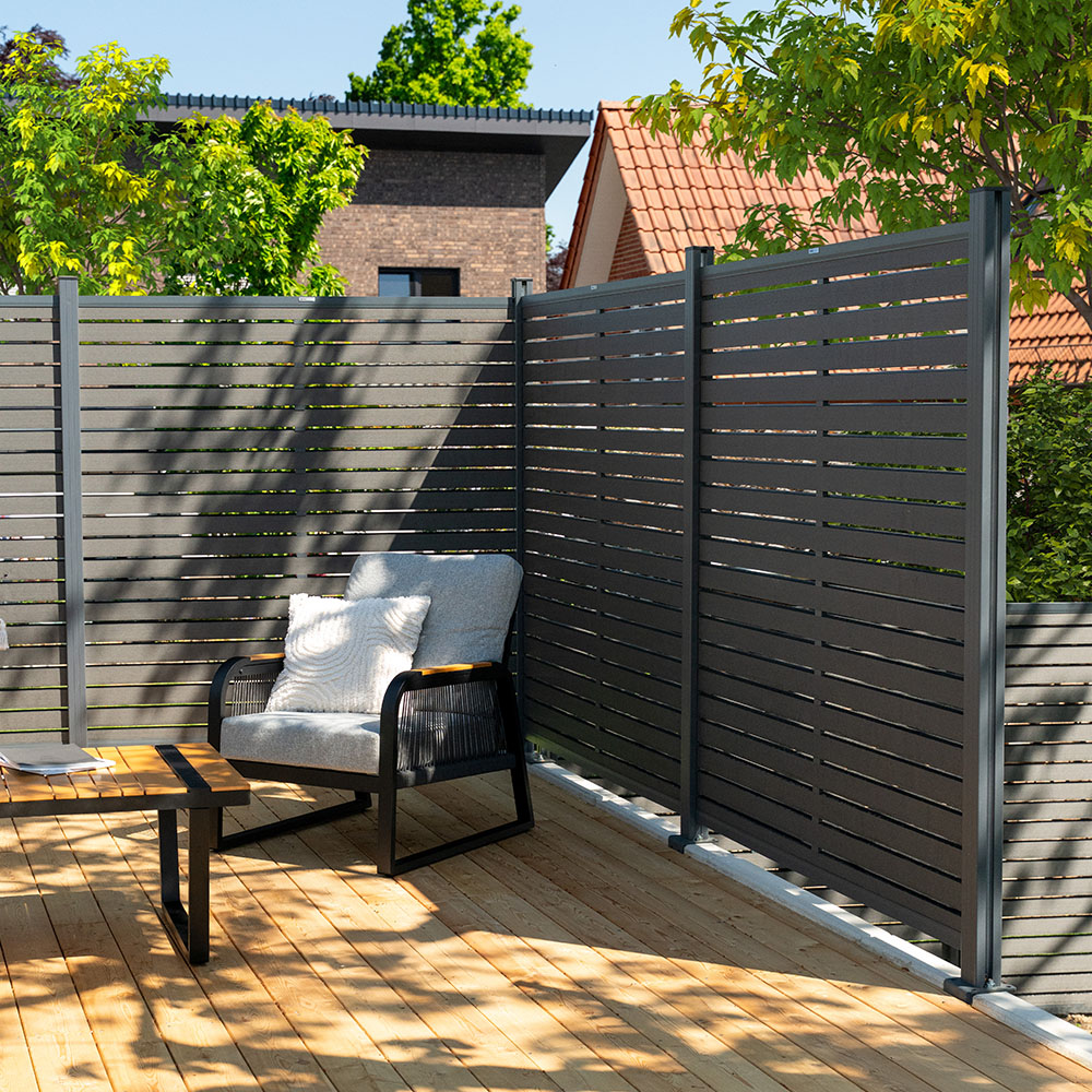 Home Deluxe Valla de protección WPC ALIRA gris oscuro - 1 x panel + 2 x postes