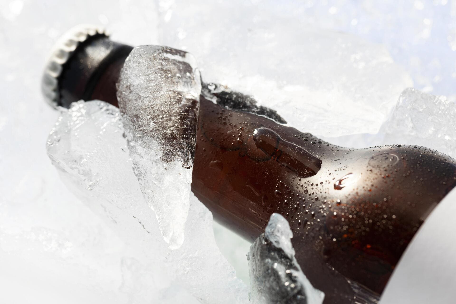 Kühle Drinks für heiße Spiele: Wie Eiswürfelmaschinen die EM 2024 erfrischen