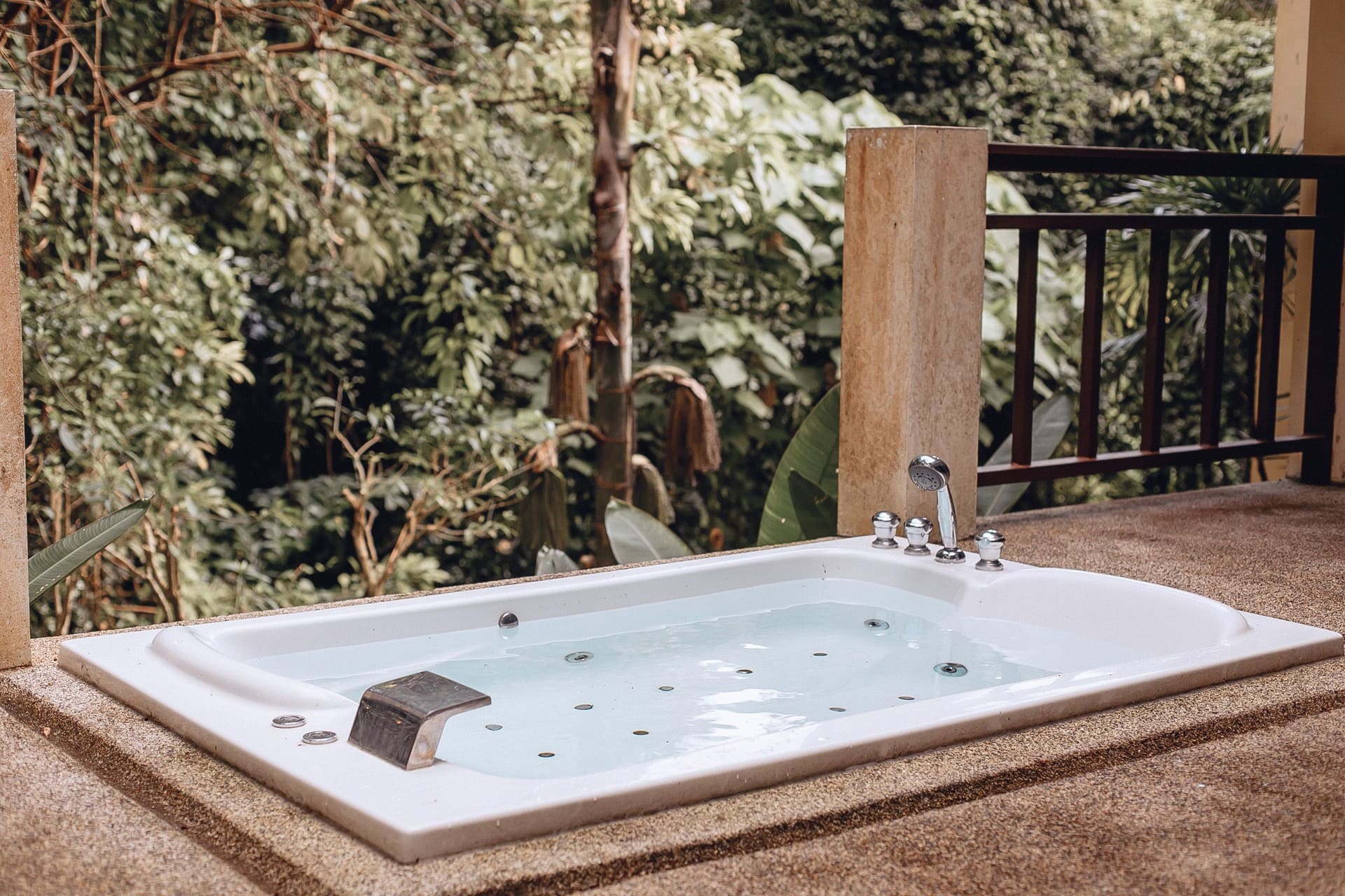 Welche Wartung erfordert ein Outdoor-Whirlpool?