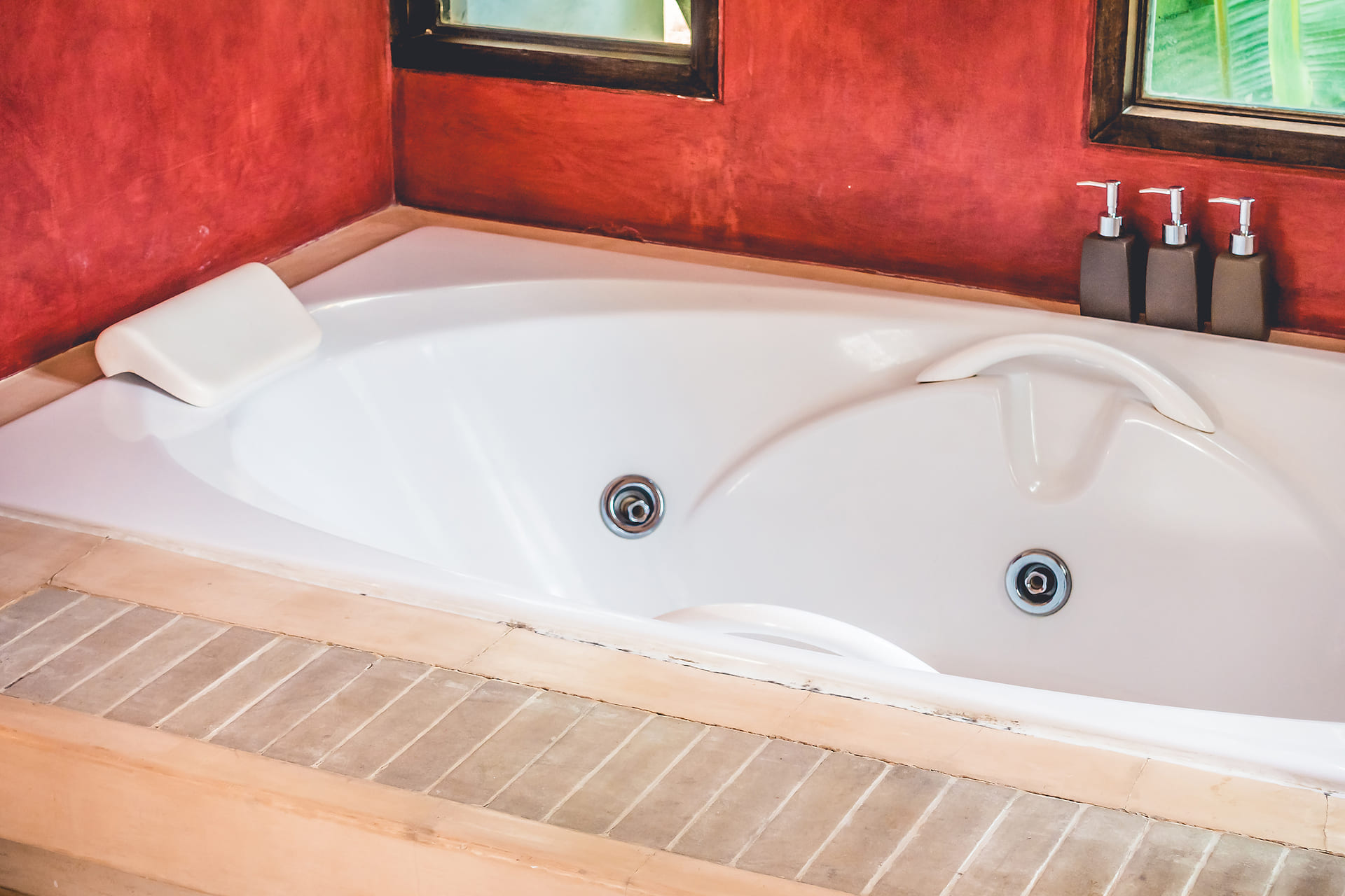 Die ultimative Entspannung zu Hause: Alles über Indoor-Whirlpools und Whirlpool-Badewannen