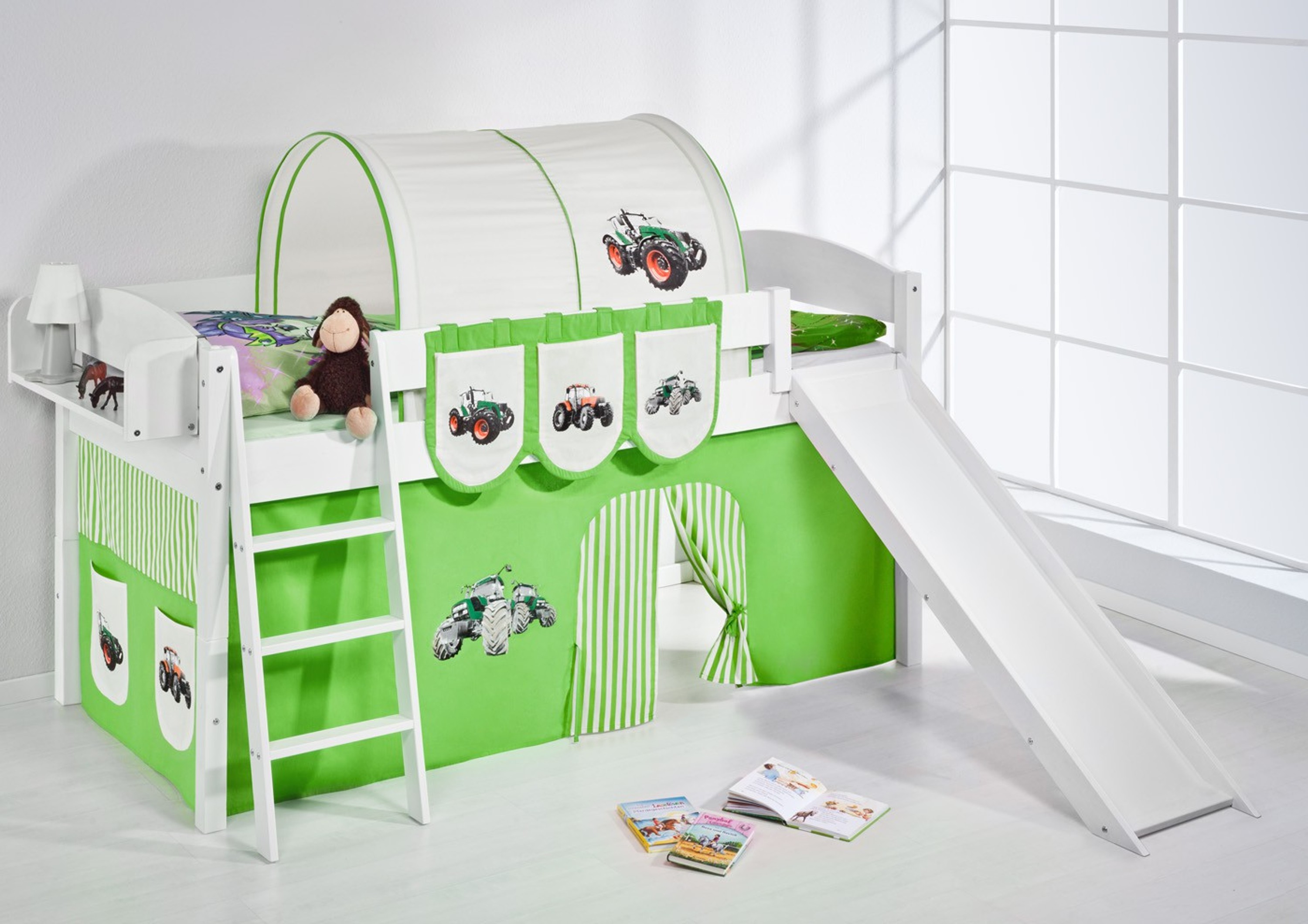 Spielbett Trecker Grün Beige - weiß - mit Rutsche und Vorhang (4105