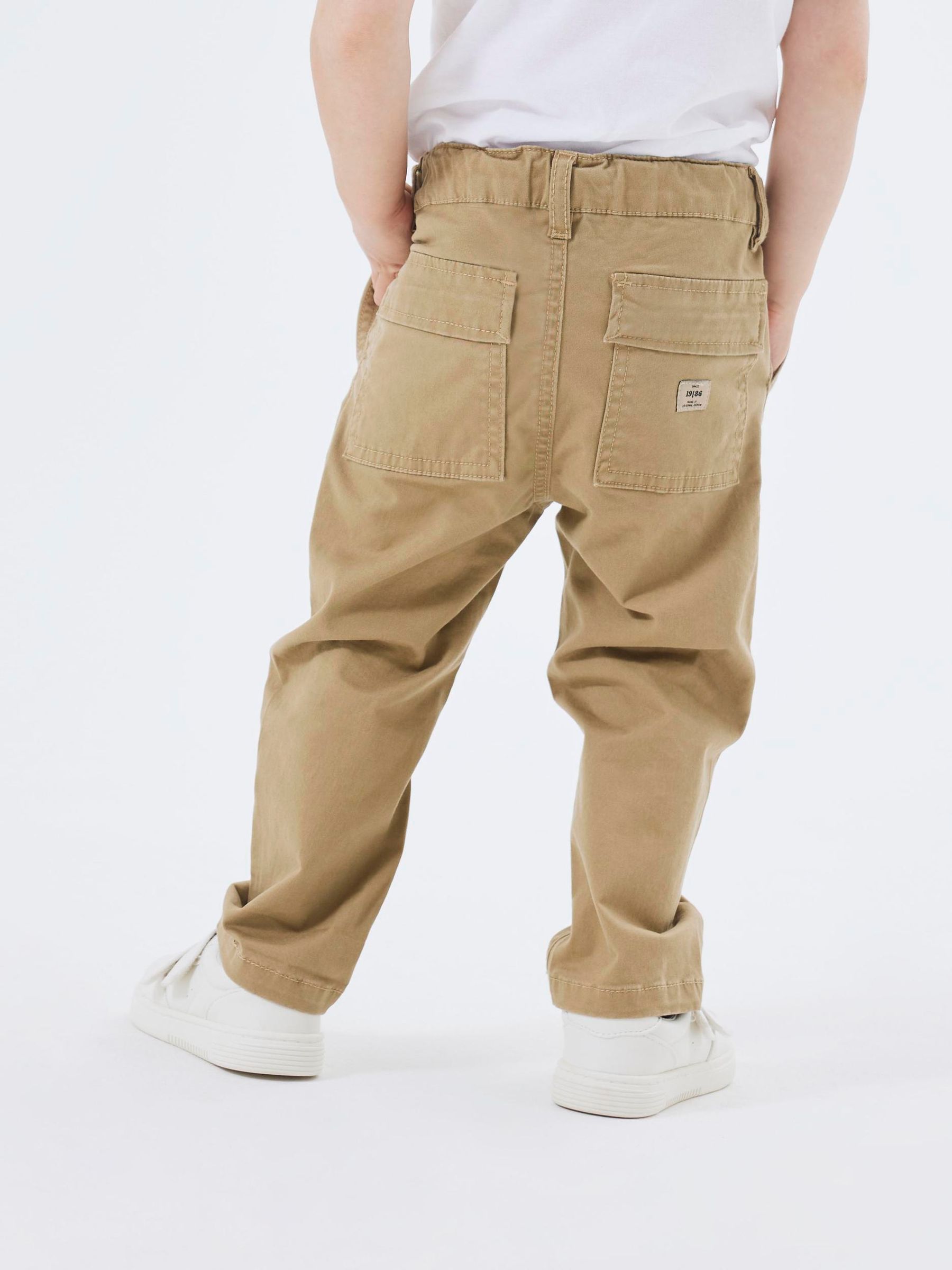 NAME-IT_SpringSummer2024_4384646_13224980_6.jpg Jungen Chino Hose Elastische Twill Pants Jogginghose NMMRYAN