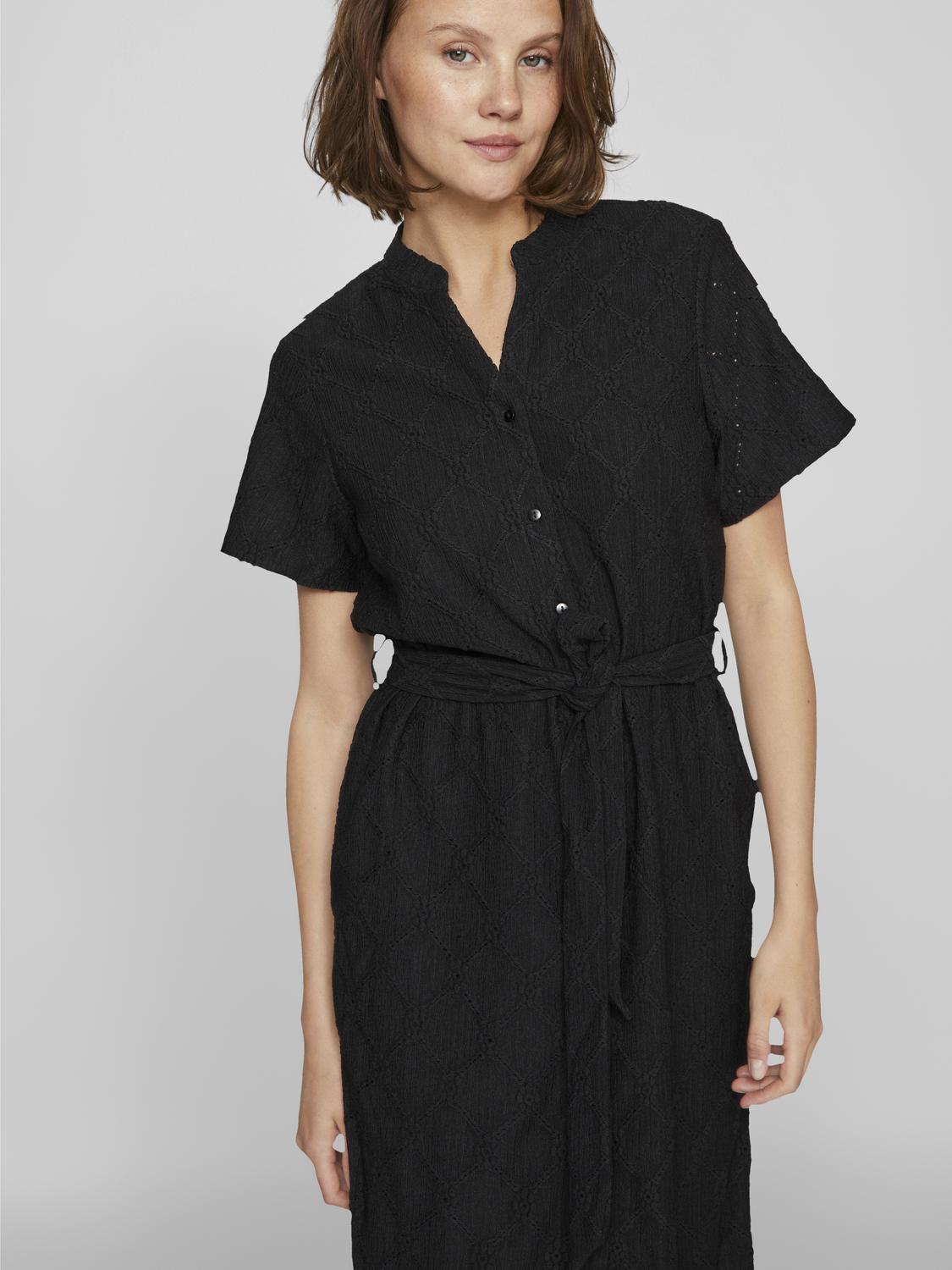 VILA_SpringSummer2024_4591828_14097377_7.jpg Kleid Kurze Ärmel Geknöpfte Vorderseite Taillengürtel