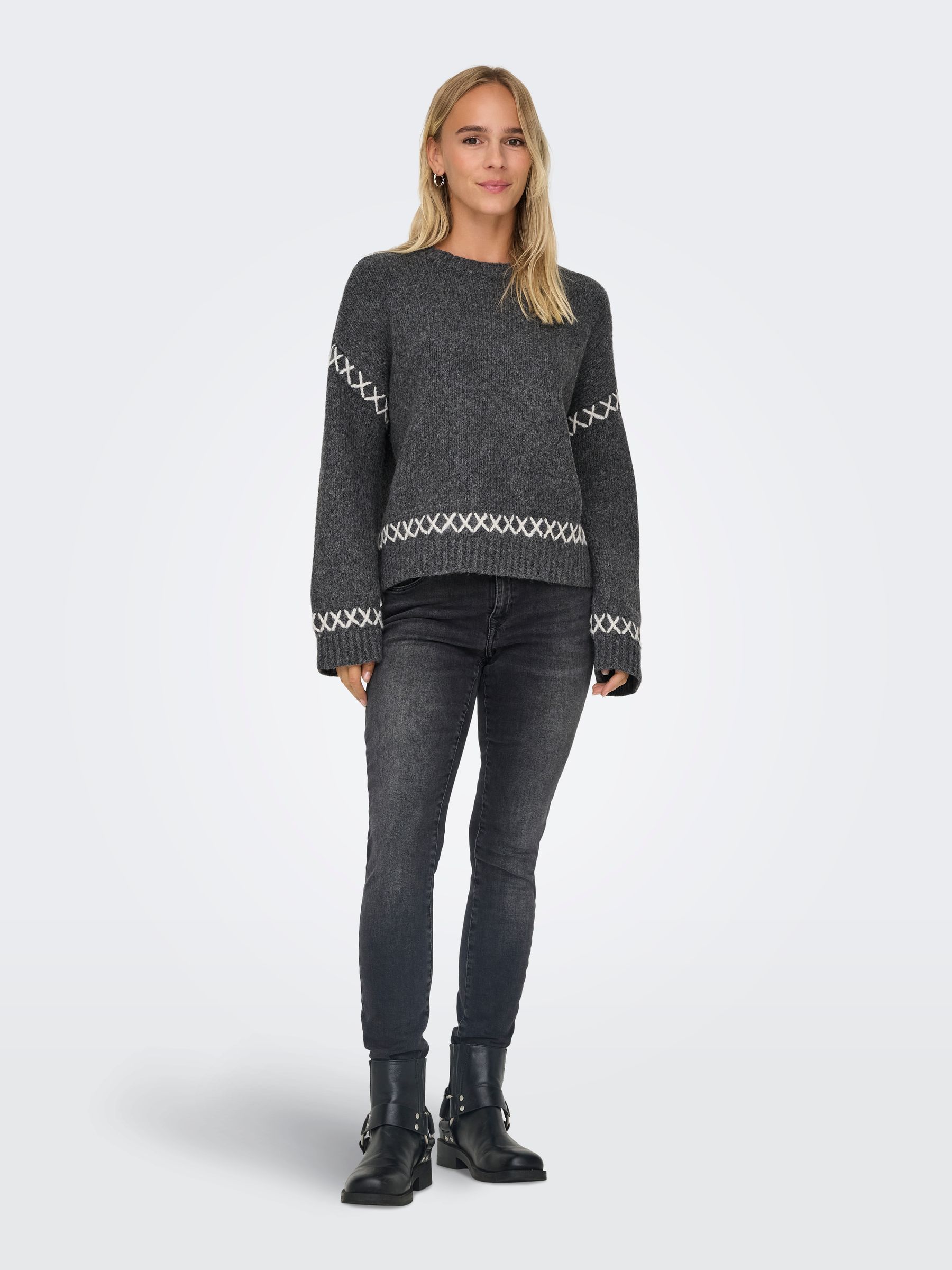 ONLY_FallWinter2024_4566571_15330089_5.jpg Strickpullover Rundhals Langarm Weich Ziernähte