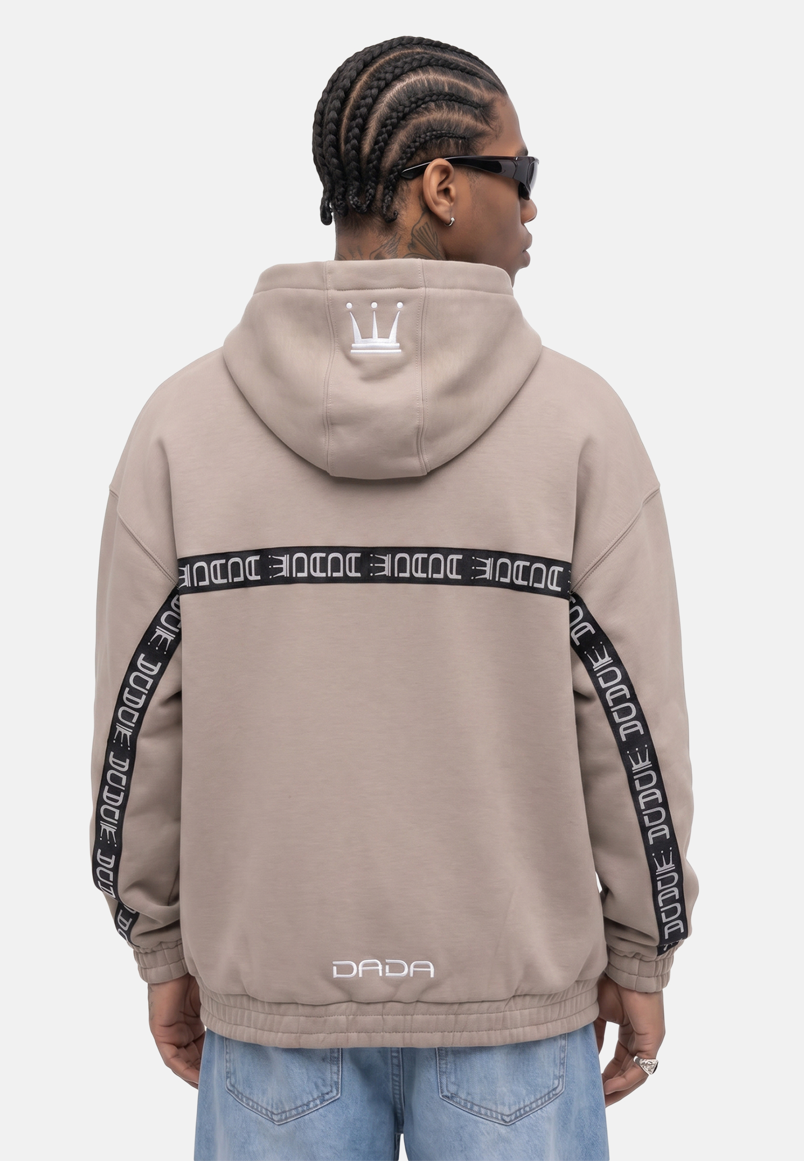 Stylischer Hoodie Kapuze Logo Stickerei Ärmeltasche Stylischer Hoodie Kapuze Logo Stickerei Ärmeltasche