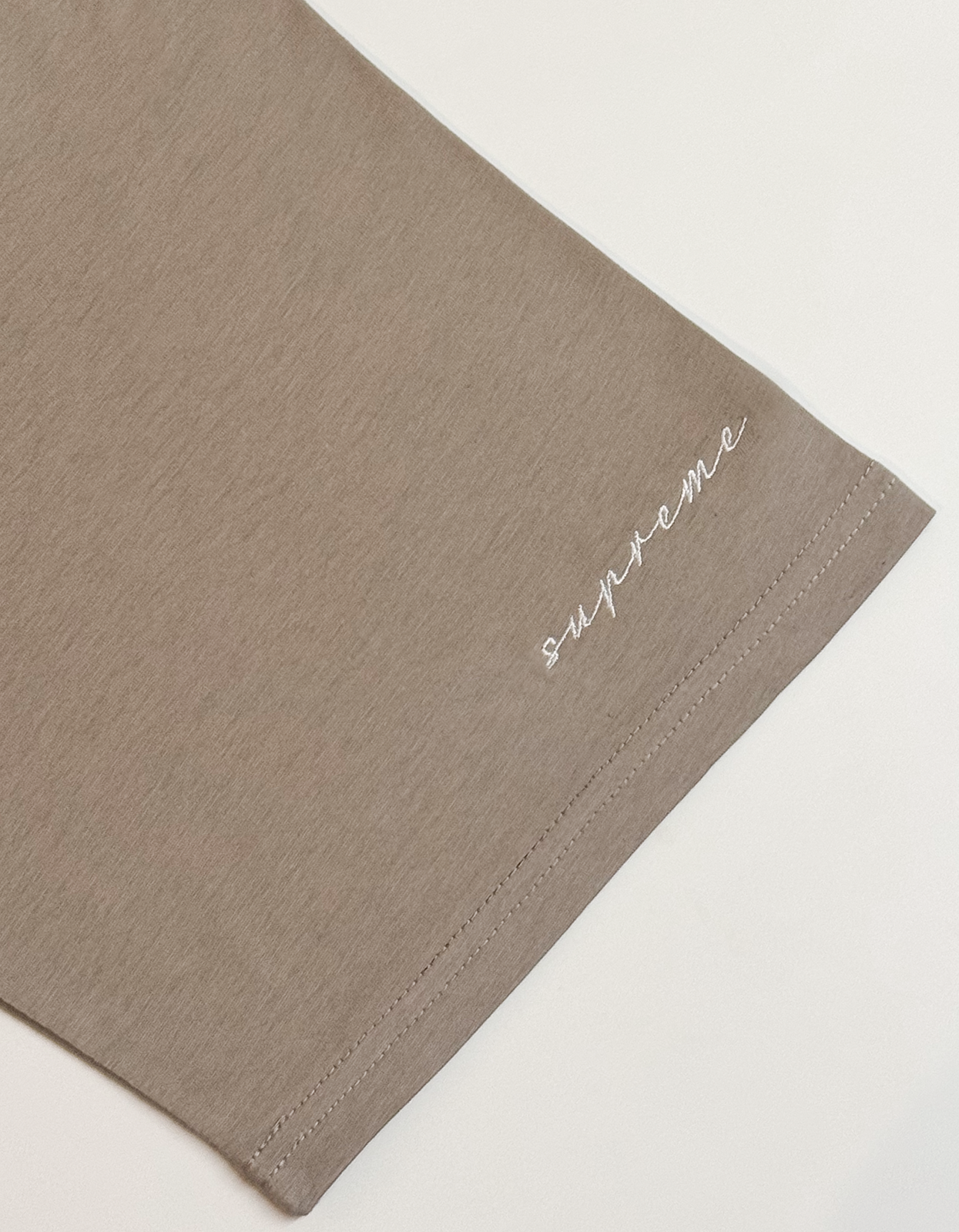 Oversize T Shirt mit Frontstickerei und Logo Stickerei Oversize T Shirt mit Frontstickerei und Logo Stickerei