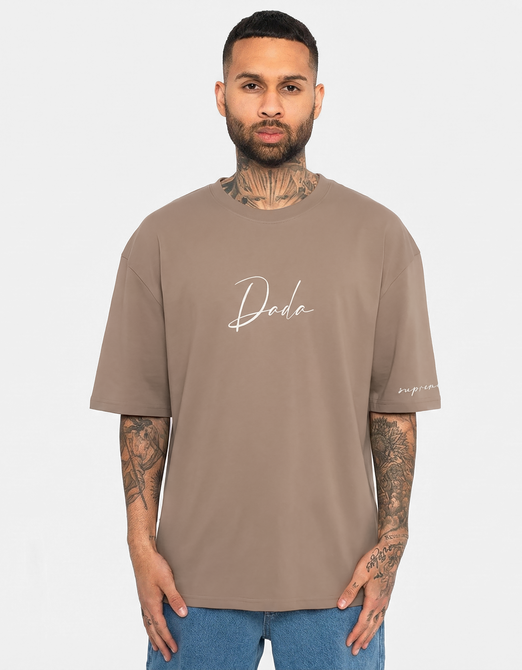 Oversize T Shirt mit Frontstickerei und Logo Stickerei Oversize T Shirt mit Frontstickerei und Logo Stickerei