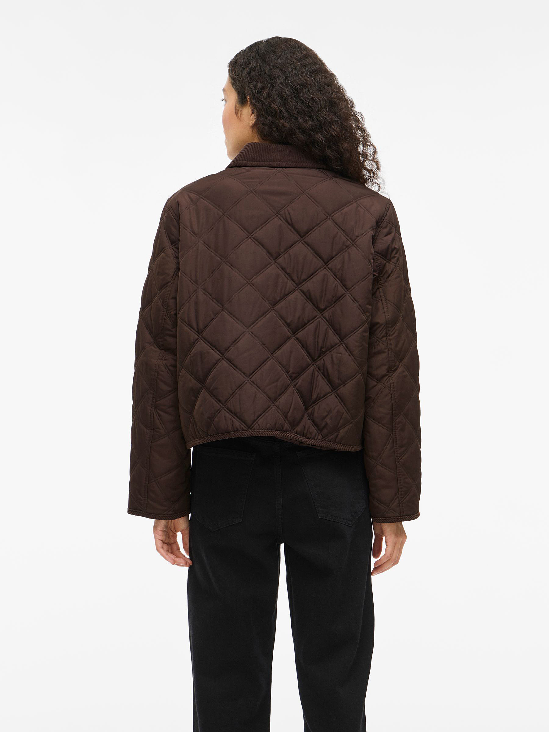 Gesteppte Jacke mit Kragen und Druckknopfverschluss Gesteppte Jacke mit Kragen und Druckknopfverschluss