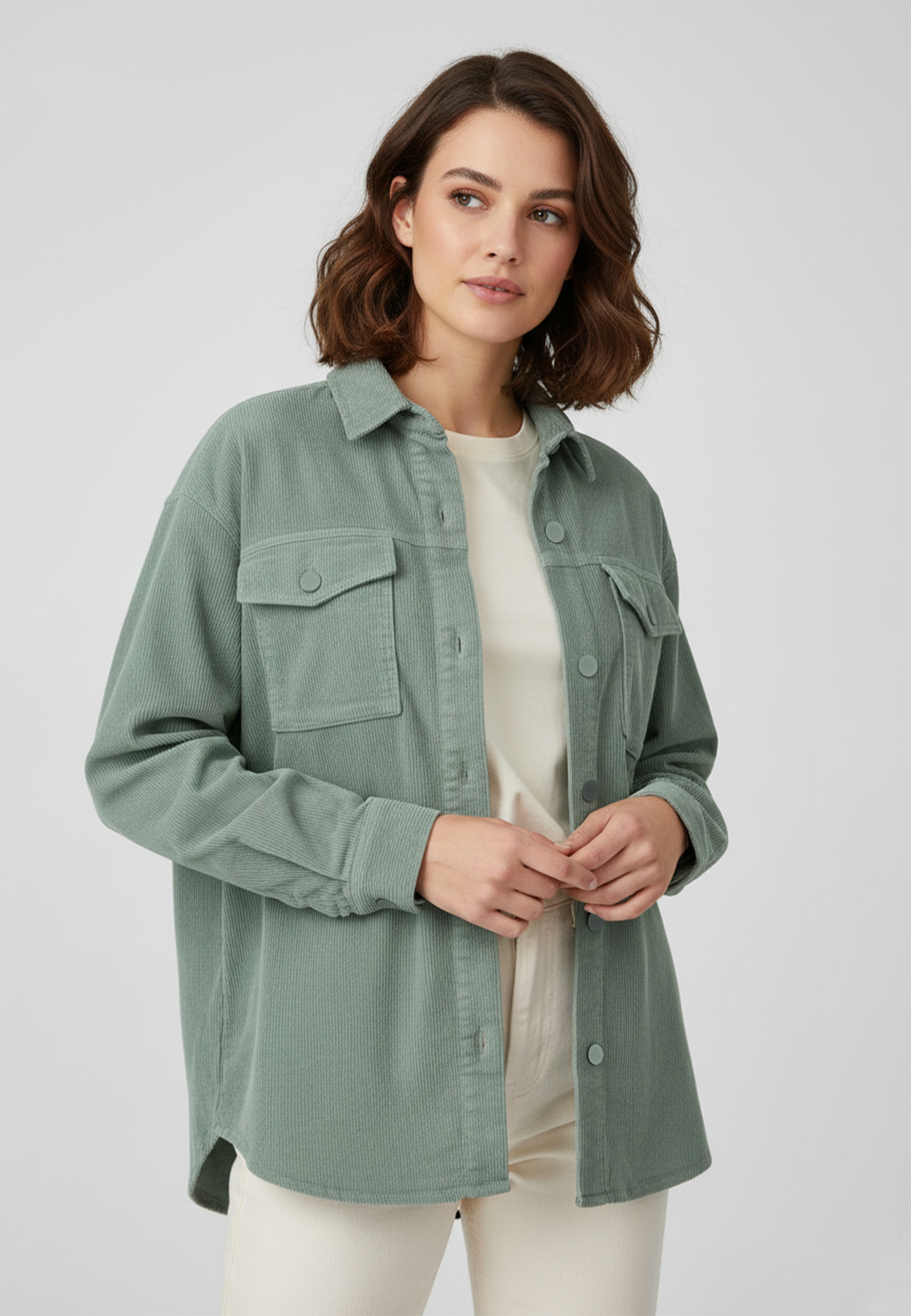 Klassisches Cord-Hemd im modernen Design mit Fronttaschen Klassisches Cord-Hemd im modernen Design mit Fronttaschen