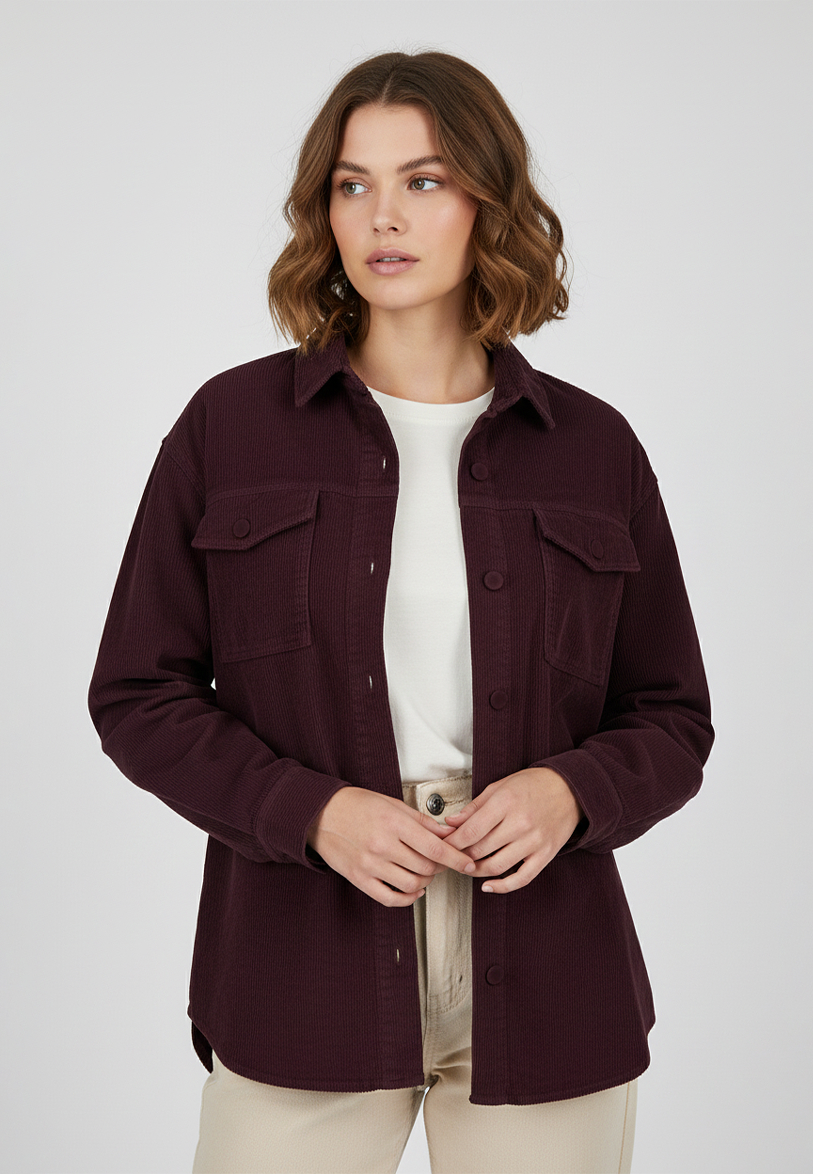 Klassisches Cord-Hemd im modernen Design mit Fronttaschen Klassisches Cord-Hemd im modernen Design mit Fronttaschen