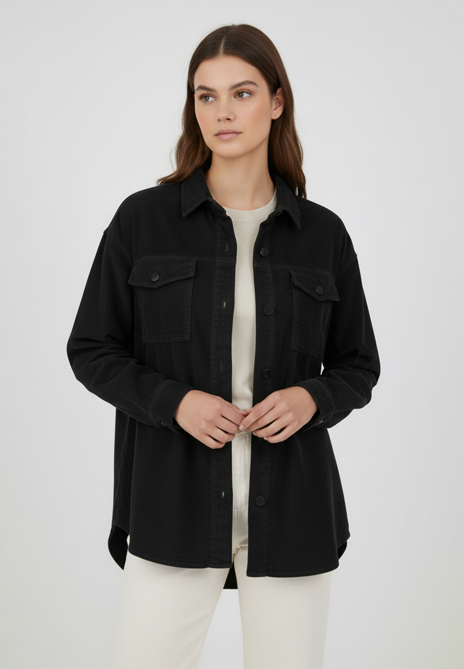 Klassisches Cord-Hemd im modernen Design mit Fronttaschen Klassisches Cord-Hemd im modernen Design mit Fronttaschen