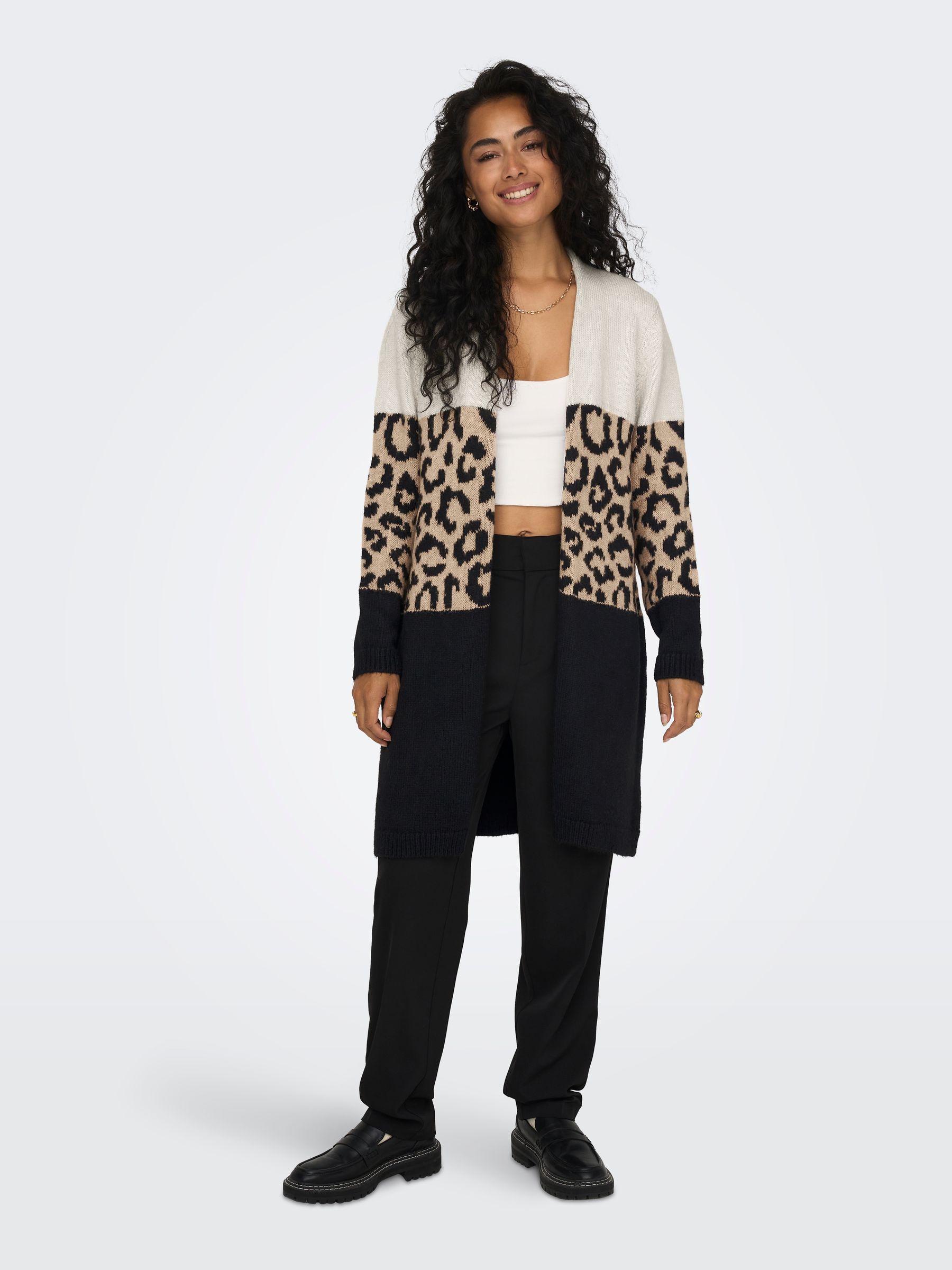 ONLY_FallWinter2023_4237611_15294968_5.jpg Leoparden-Print Strick-Cardigan mit offenem Design