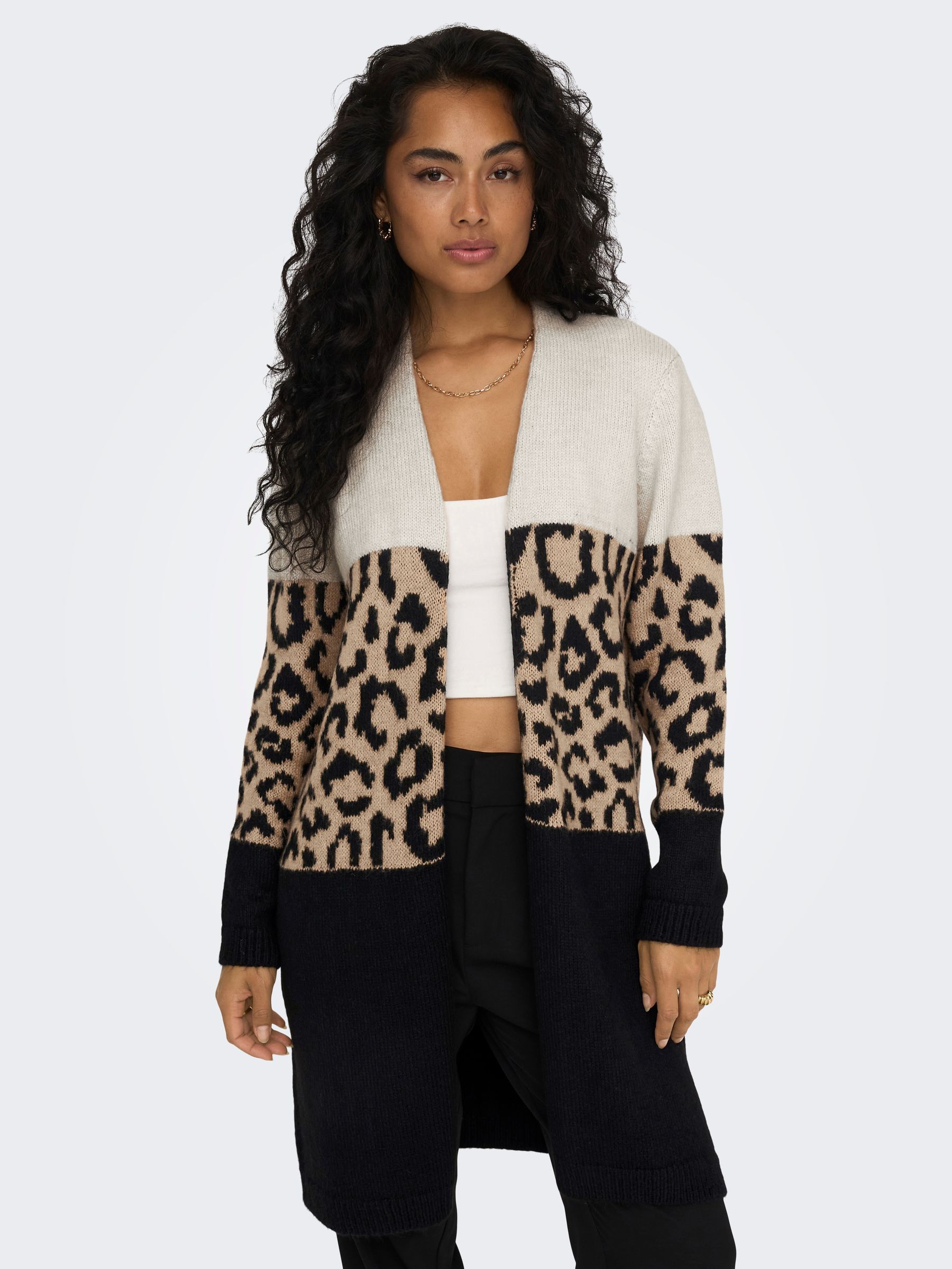 ONLY_FallWinter2023_4237611_15294968_6.jpg Leoparden-Print Strick-Cardigan mit offenem Design