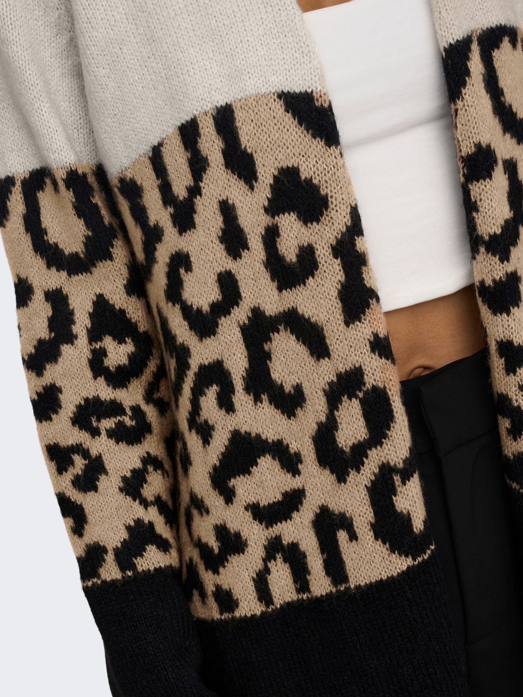ONLY_FallWinter2023_4237611_15294968_7.jpg Leoparden-Print Strick-Cardigan mit offenem Design