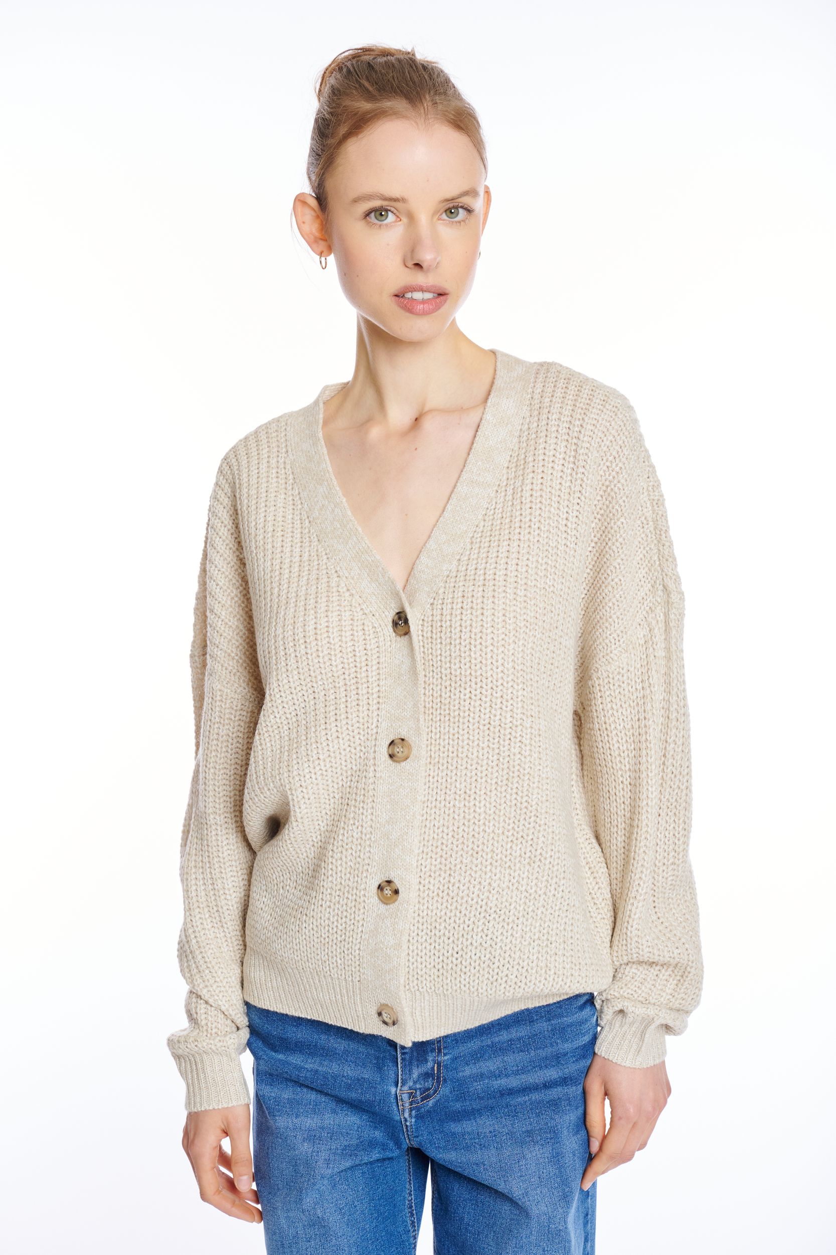 HAILYS_2025-NOS-FS_beige-marl_YKK-PO2011001-1_4.jpg Gemütlicher Strickpullover Knopfleiste klassisches Design