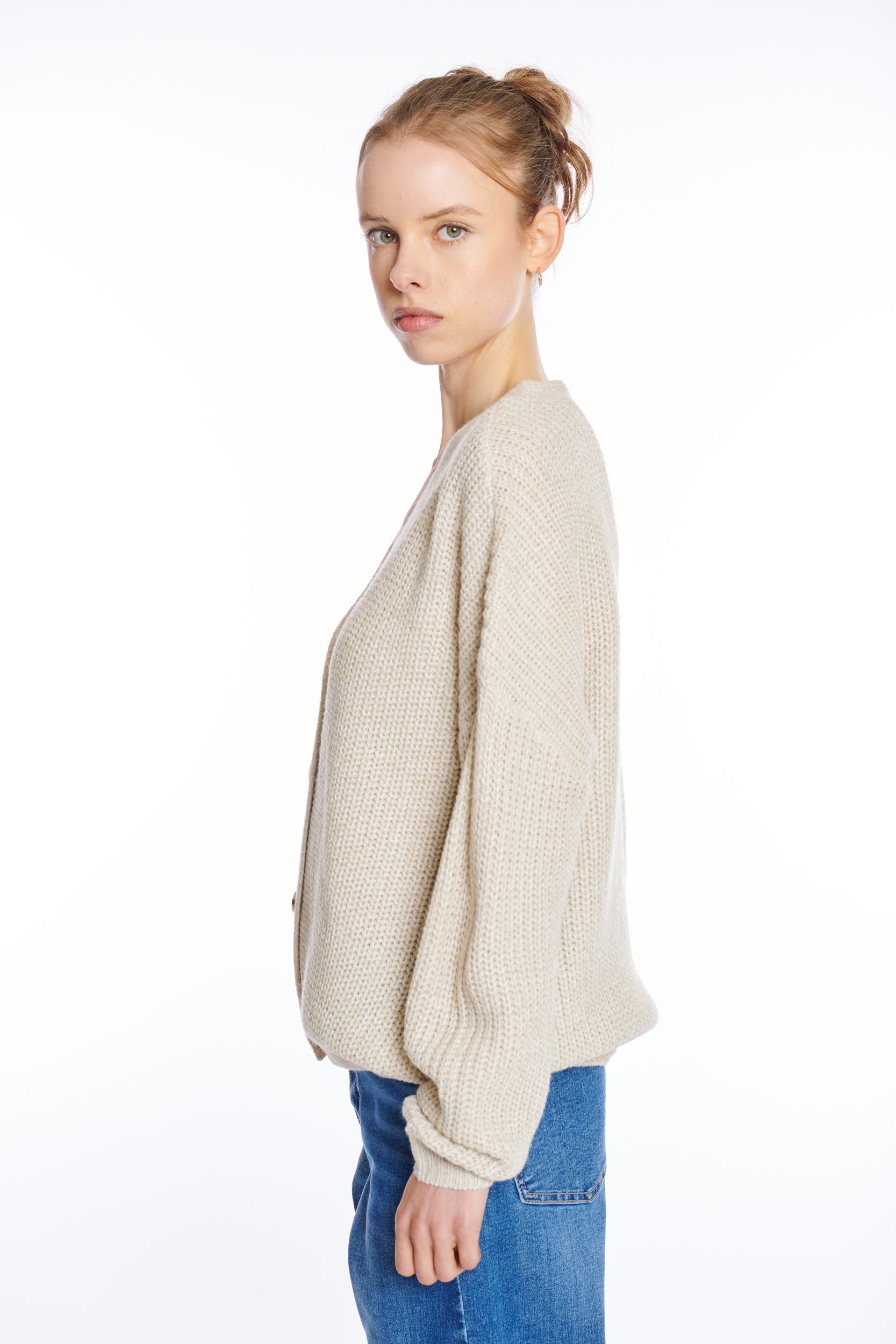 HAILYS_2025-NOS-FS_beige-marl_YKK-PO2011001-1_5.jpg Gemütlicher Strickpullover Knopfleiste klassisches Design