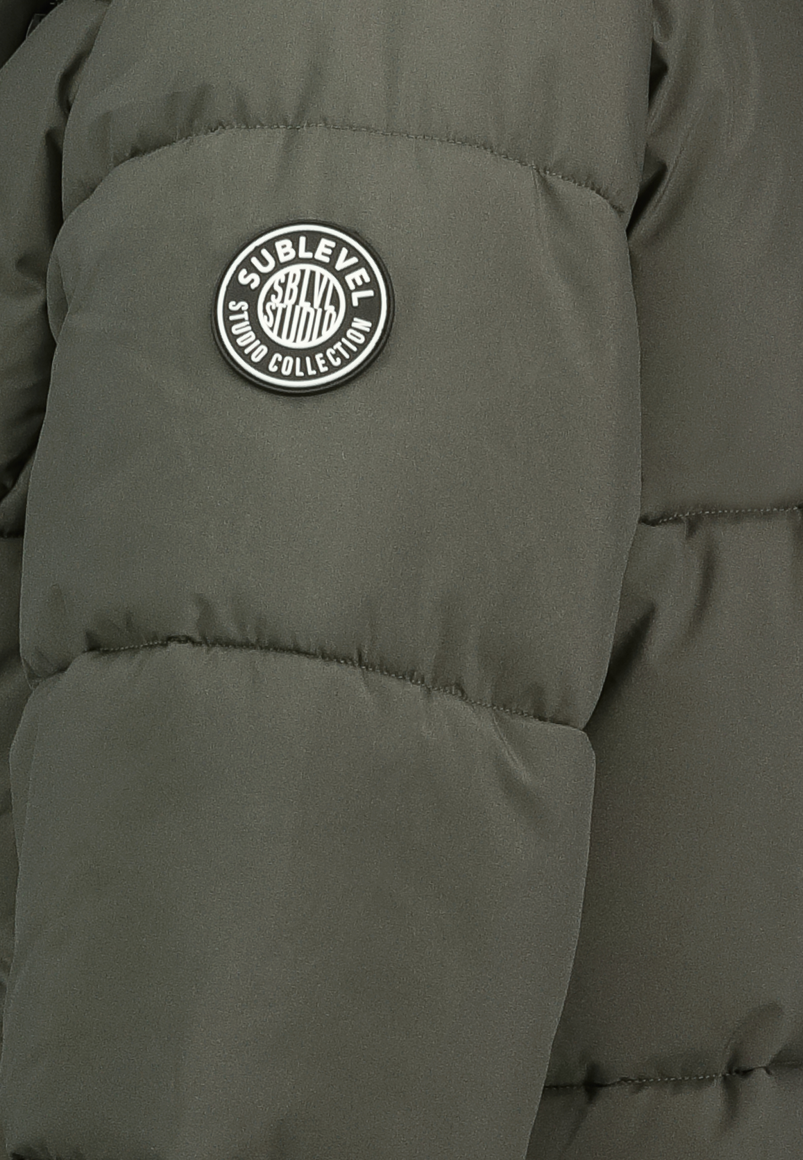 D50022X44541B2_12400_D2.jpg Langer gesteppter Mantel mit Kapuze und Taschen