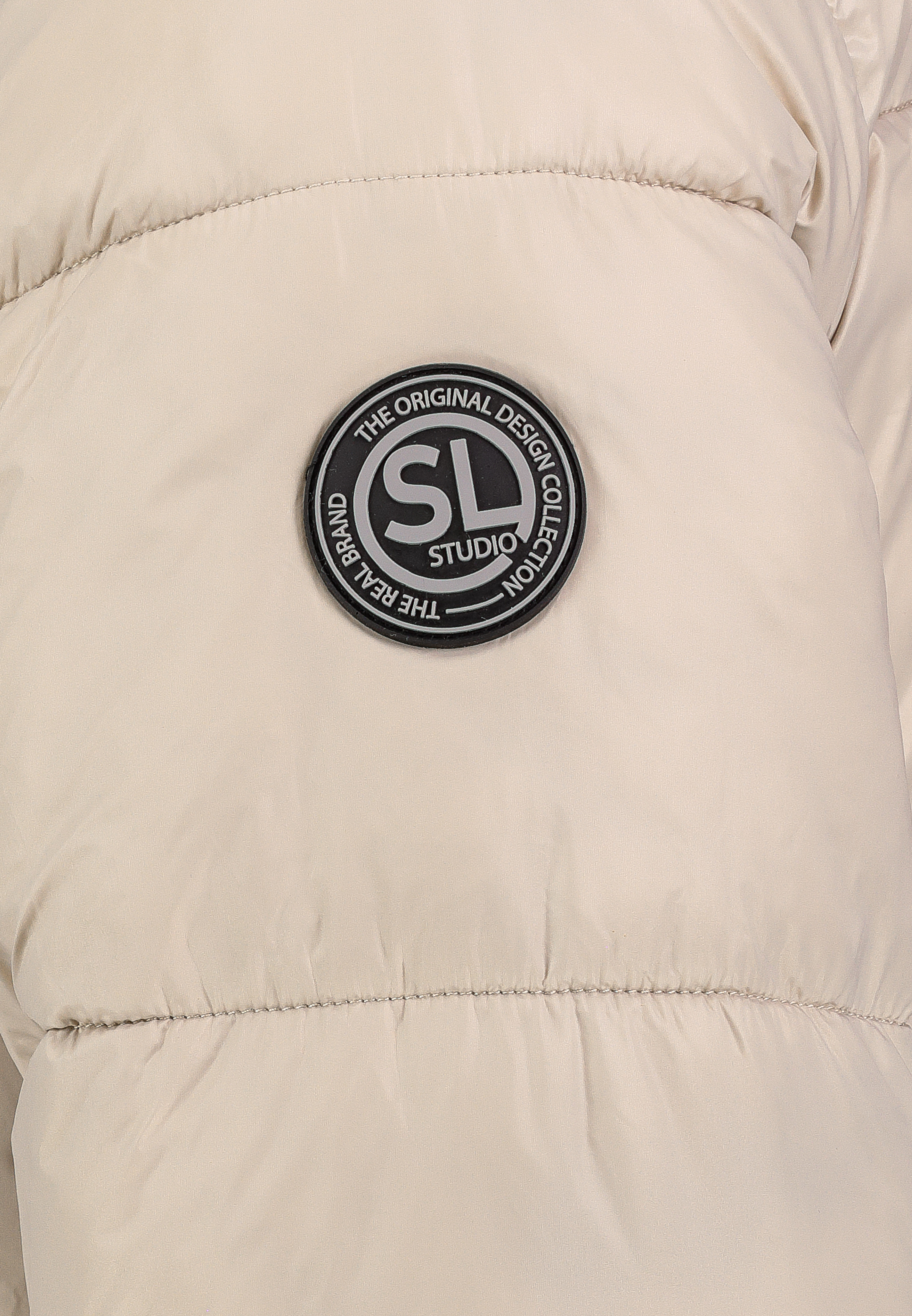 Lange Jacke mit Kapuze und Reißverschluss für kalte Tage Lange Jacke mit Kapuze und Reißverschluss für kalte Tage