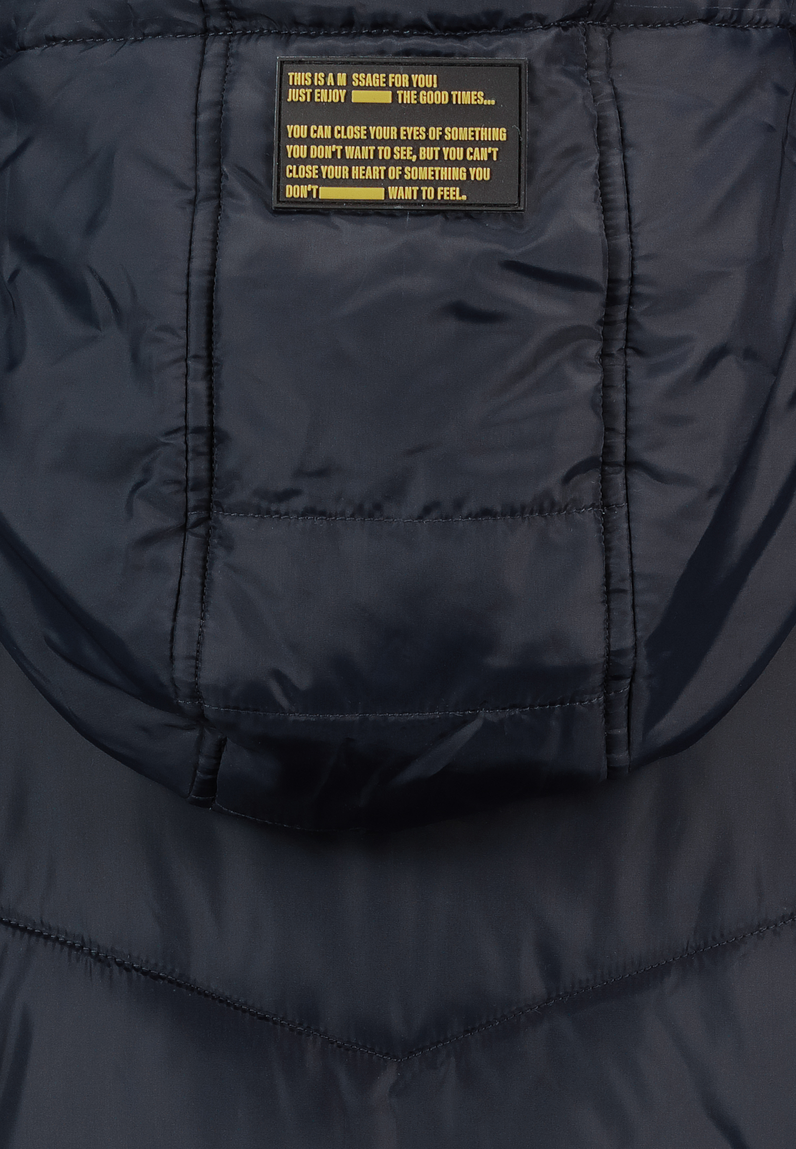 D51160X44472C4-2_19400_D3.jpg Warme Winterjacke mit Kapuze und Reißverschlusstaschen