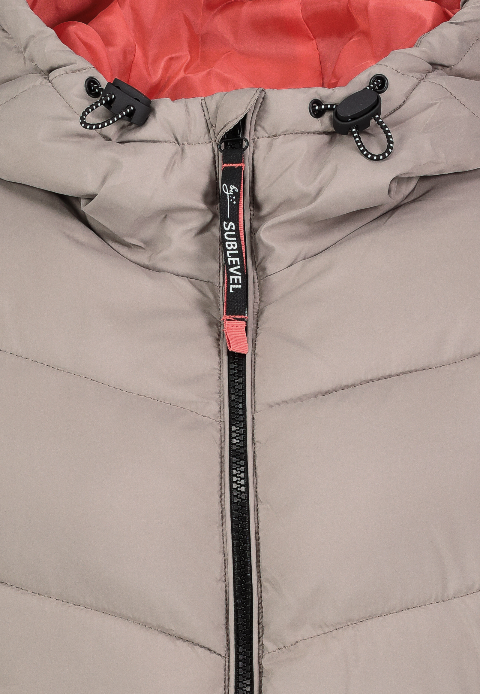 D51160X44472C7-1_21300_D1.jpg Warme Winterjacke mit Kapuze und Reißverschlusstaschen