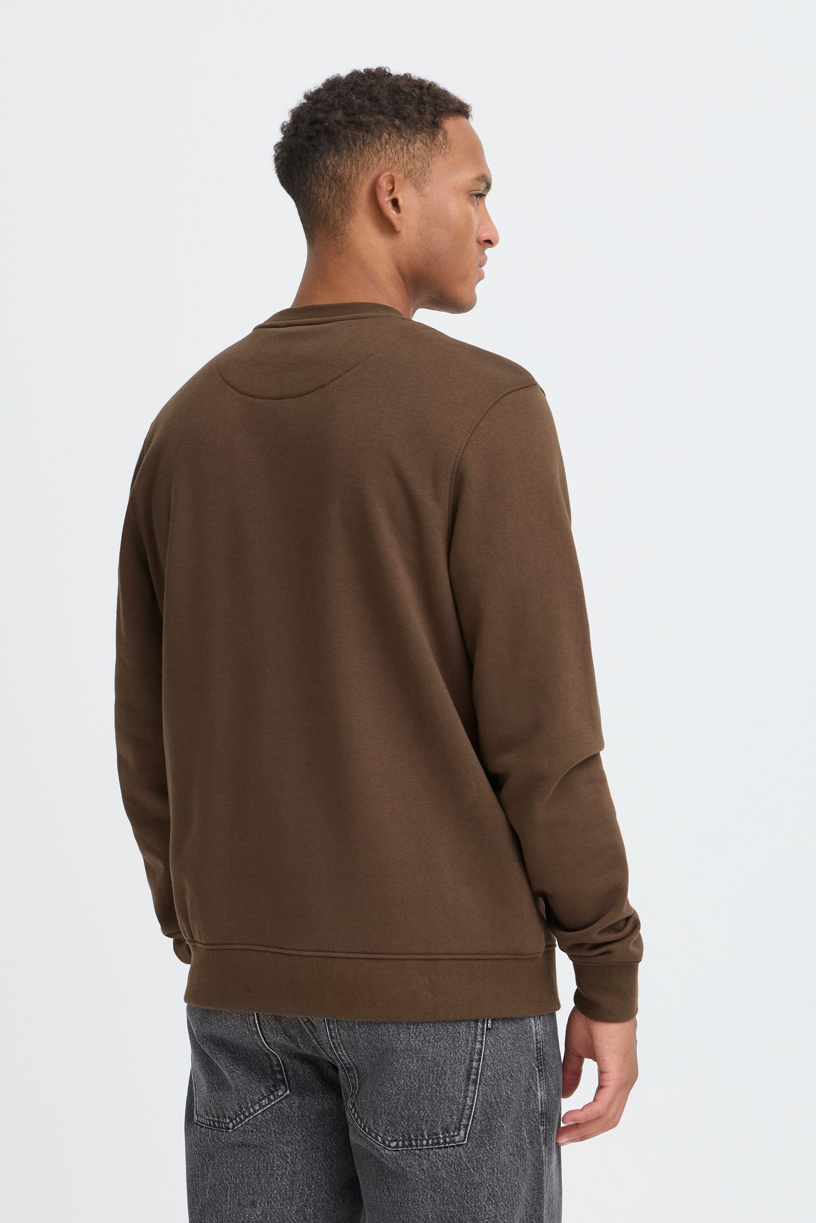 Langärmliges Shirt mit Rundhals und gestreiftem Muster Langärmliges Shirt mit Rundhals und gestreiftem Muster