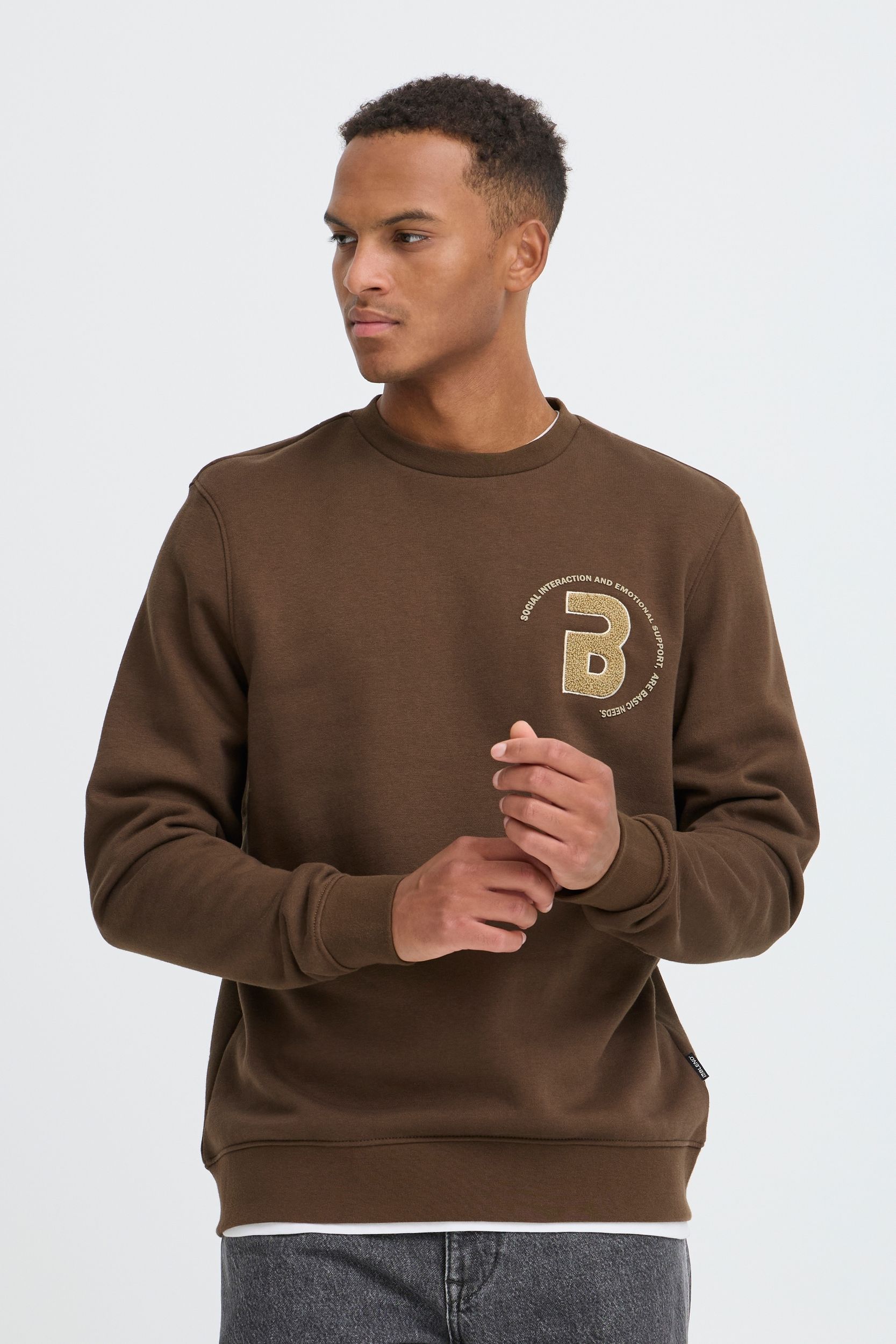 Langärmliges Shirt mit Rundhals und gestreiftem Muster Langärmliges Shirt mit Rundhals und gestreiftem Muster