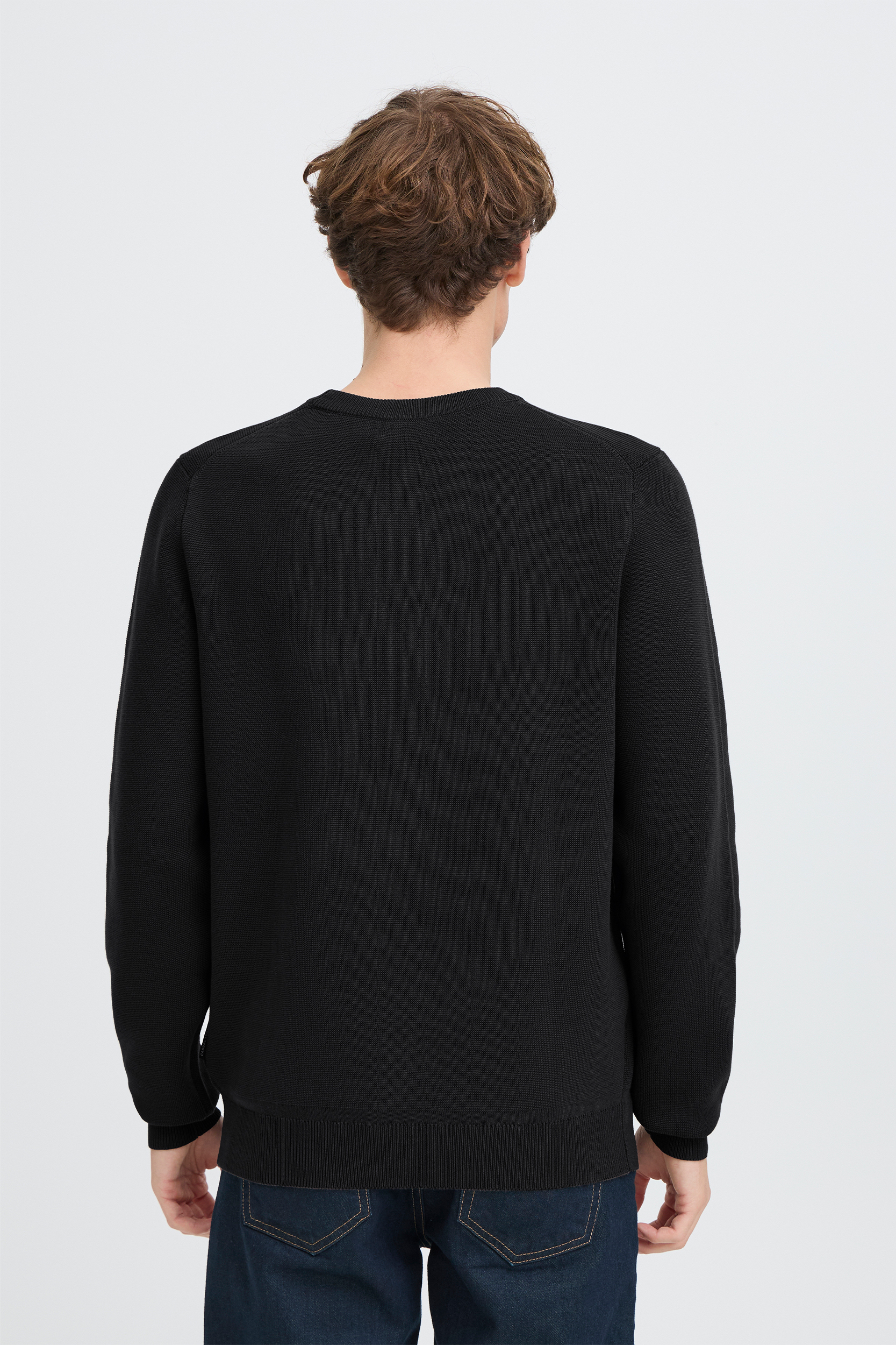 Weicher gestrickter Pullover mit langen Ärmeln stylish Weicher gestrickter Pullover mit langen Ärmeln stylish