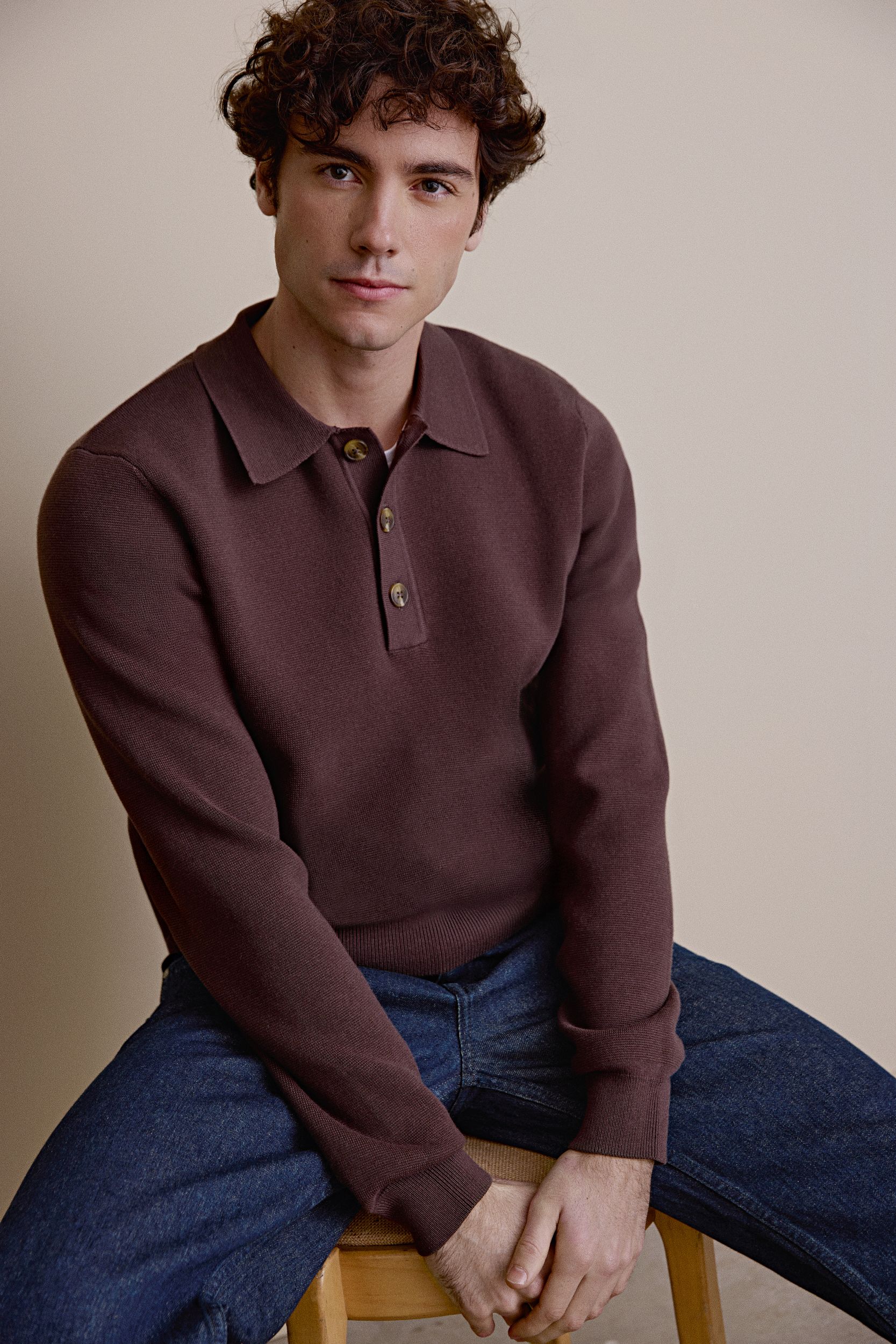 20506023_190712_600.jpg Weiches Strickoberteil mit langen Ärmeln Knöpfen und Kragen