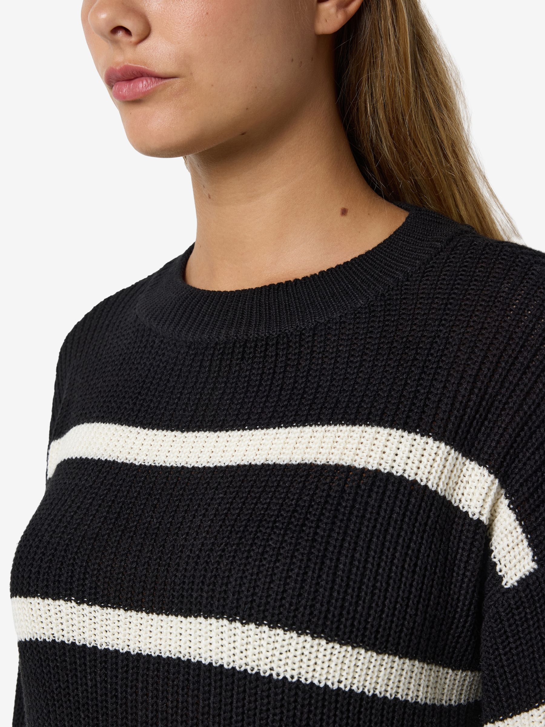 27027577_4523961_4.jpg Gestreiftes Strickkleid mit Rundhalsausschnitt