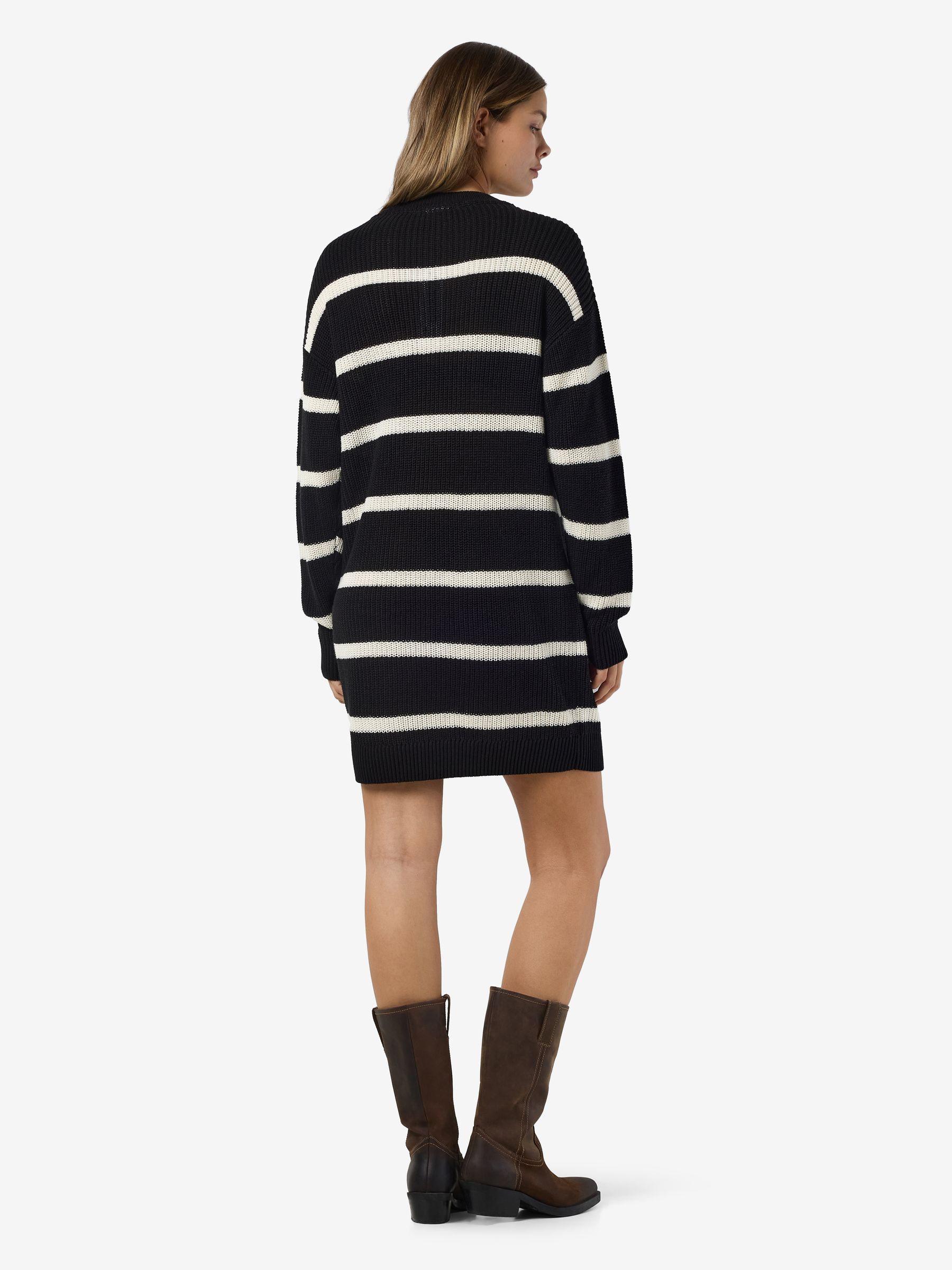 27027577_4523961_5.jpg Gestreiftes Strickkleid mit Rundhalsausschnitt