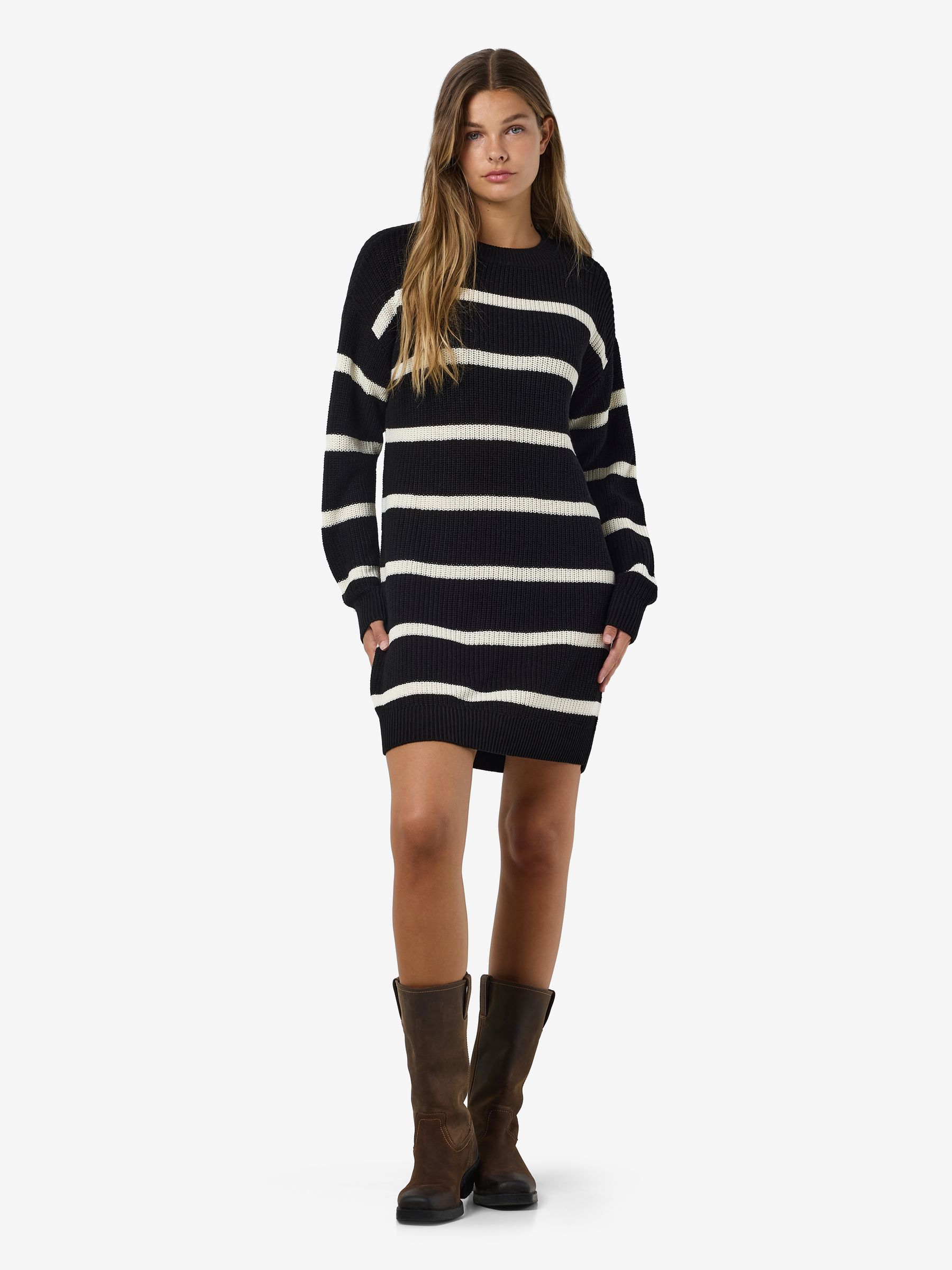 27027577_4523961_6.jpg Gestreiftes Strickkleid mit Rundhalsausschnitt