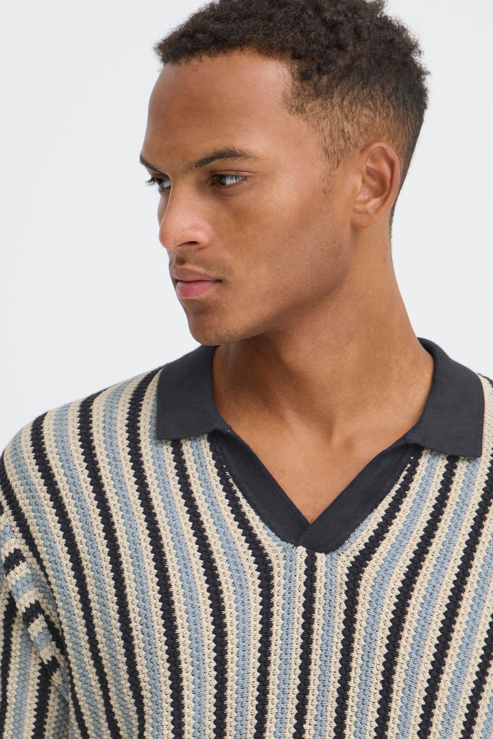 20720431-194011_194011_4.jpg Stilvolles Kurzarmshirt V-Ausschnitt Rippbündchen Casual