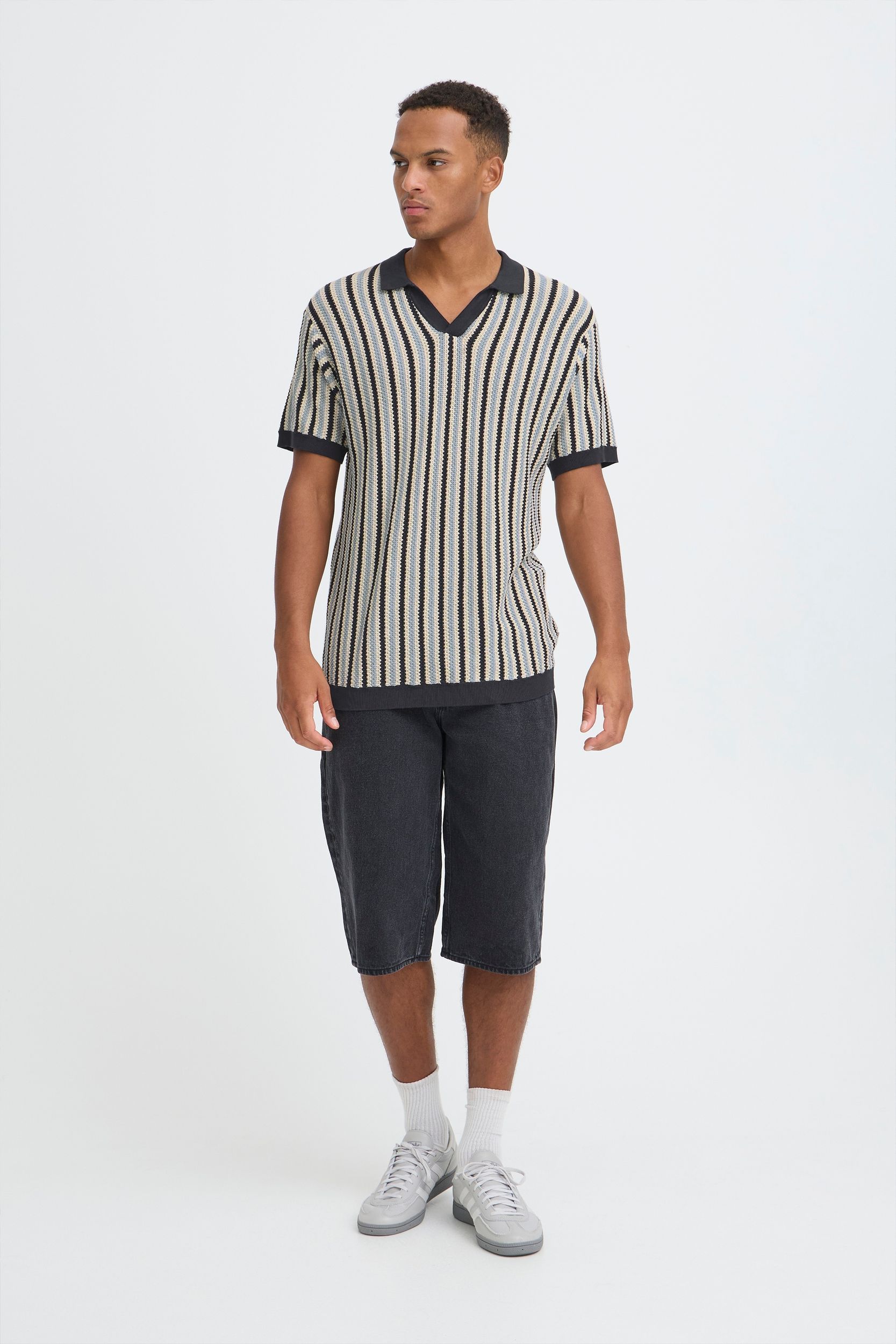 20720431-194011_194011_5.jpg Stilvolles Kurzarmshirt V-Ausschnitt Rippbündchen Casual