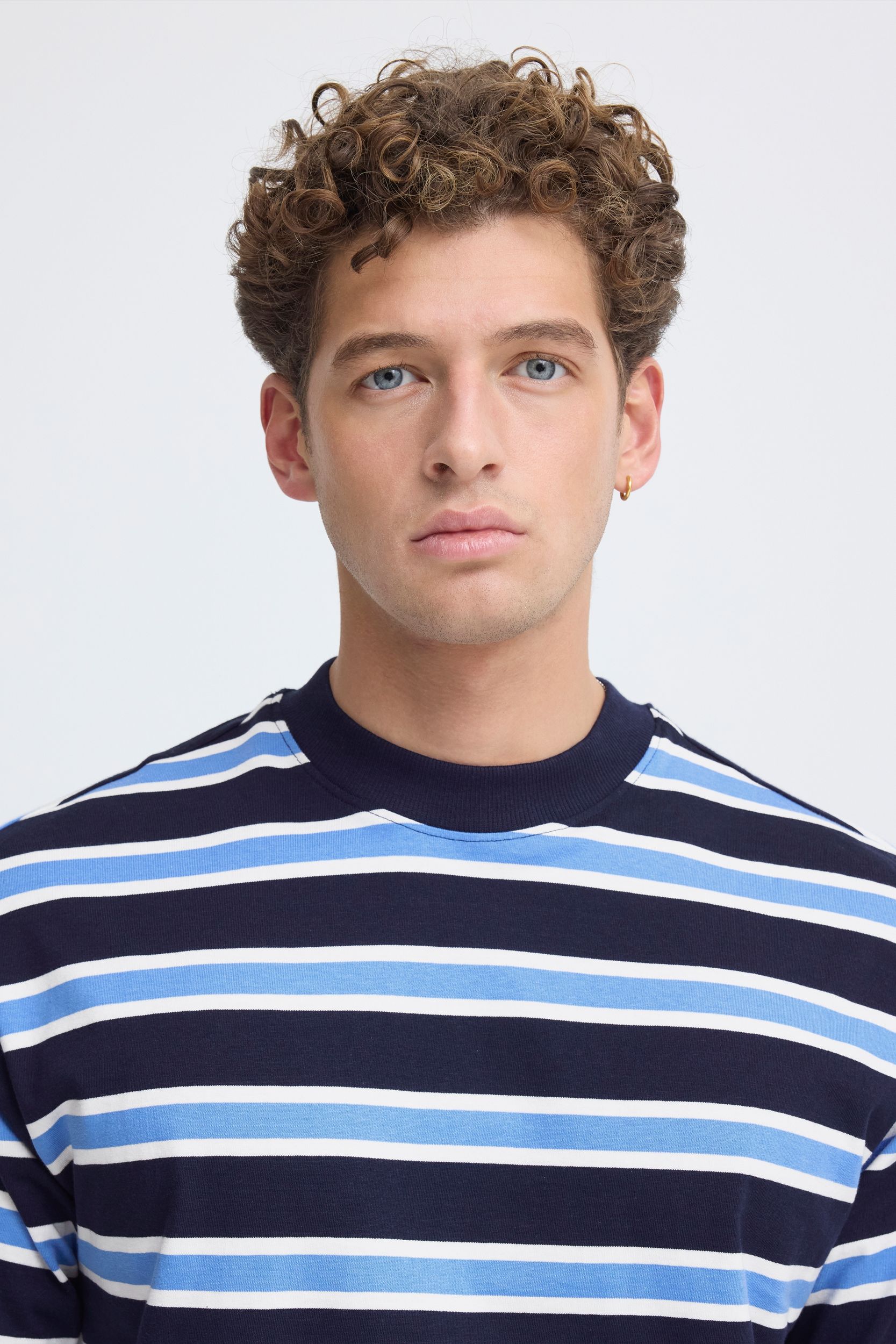 20506205_193923_350.jpg Gestreiftes Kurzarmshirt Rundhalsausschnitt Basic